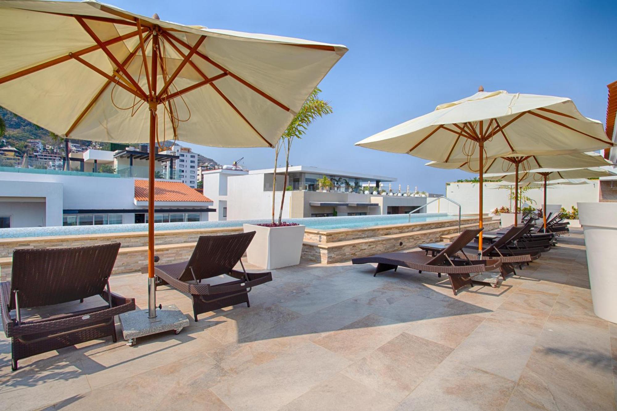 2br With Workspace, Mini-bar And Pool *