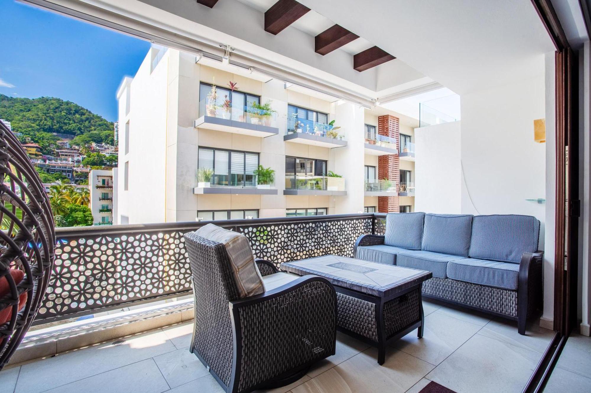 2br With Workspace, Mini-bar And Pool Holiday home