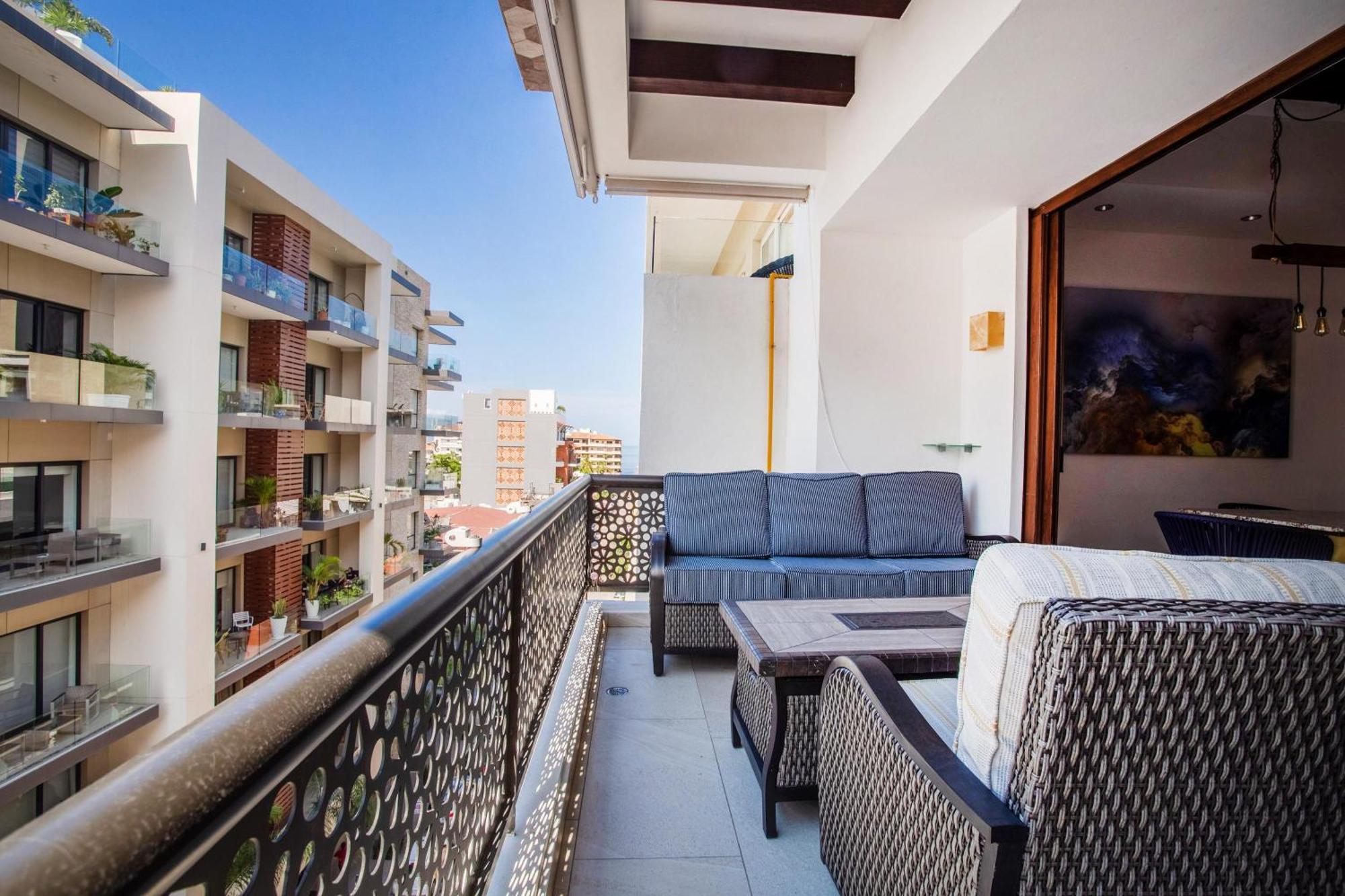 2br With Workspace, Mini-bar And Pool