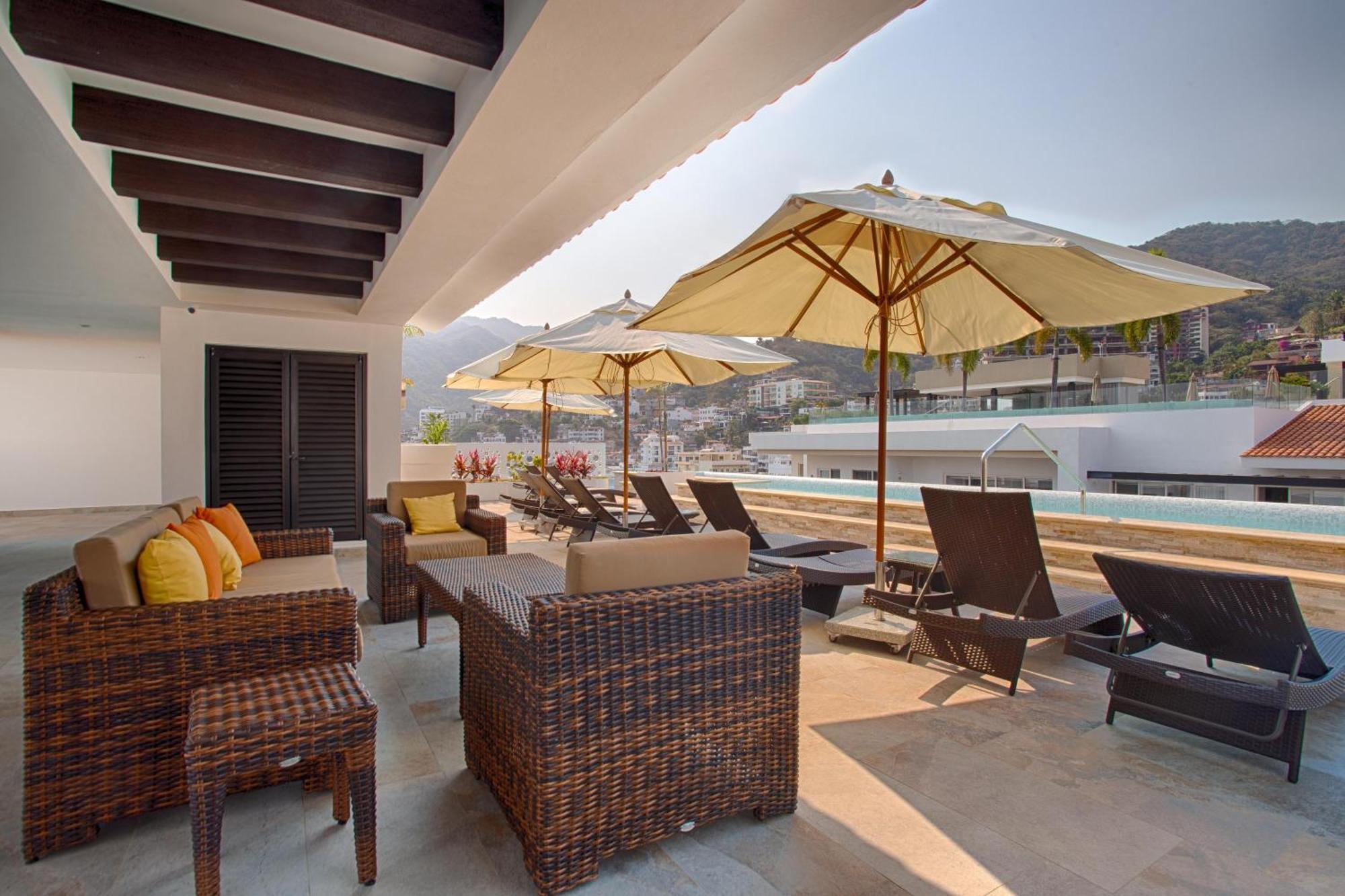 Holiday home 2br With Workspace, Mini-bar And Pool