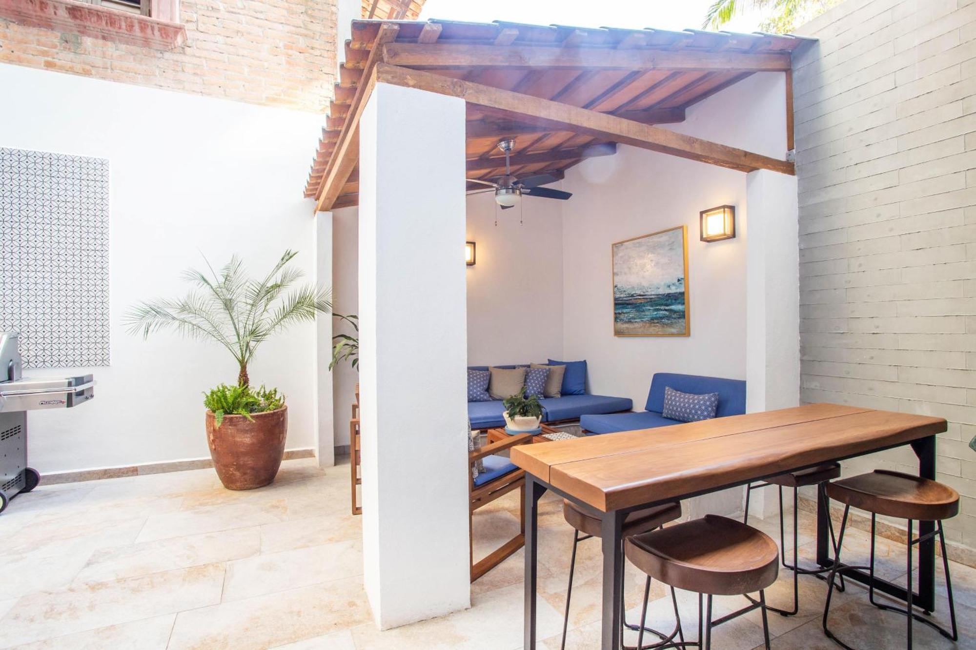 Casa Simpatica Private Hot Tub, Bbq, Desk And Pool