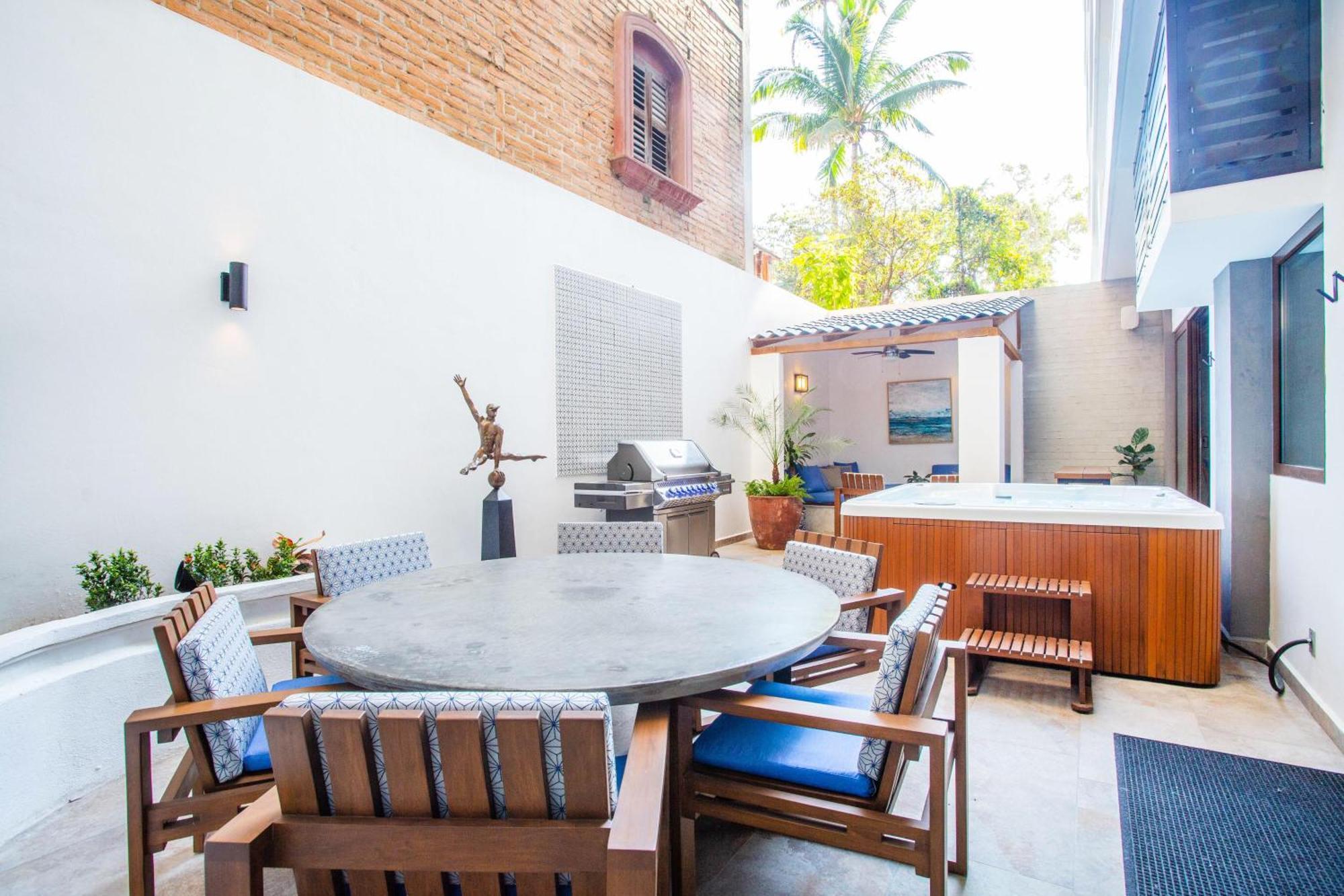 Casa Simpatica Private Hot Tub, Bbq, Desk And Pool Holiday home *
