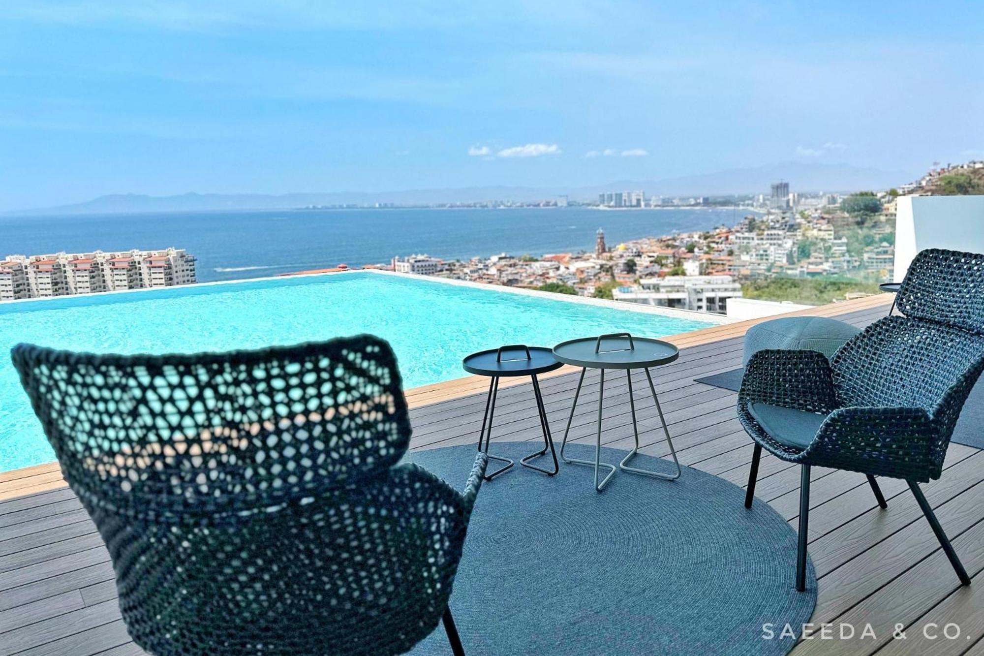 Luxury 10th Floor 2 Beds 2 Baths *
