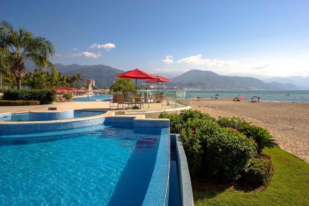 Beachfront 1br W/ Balcony & Resort-style Amenities Holiday home