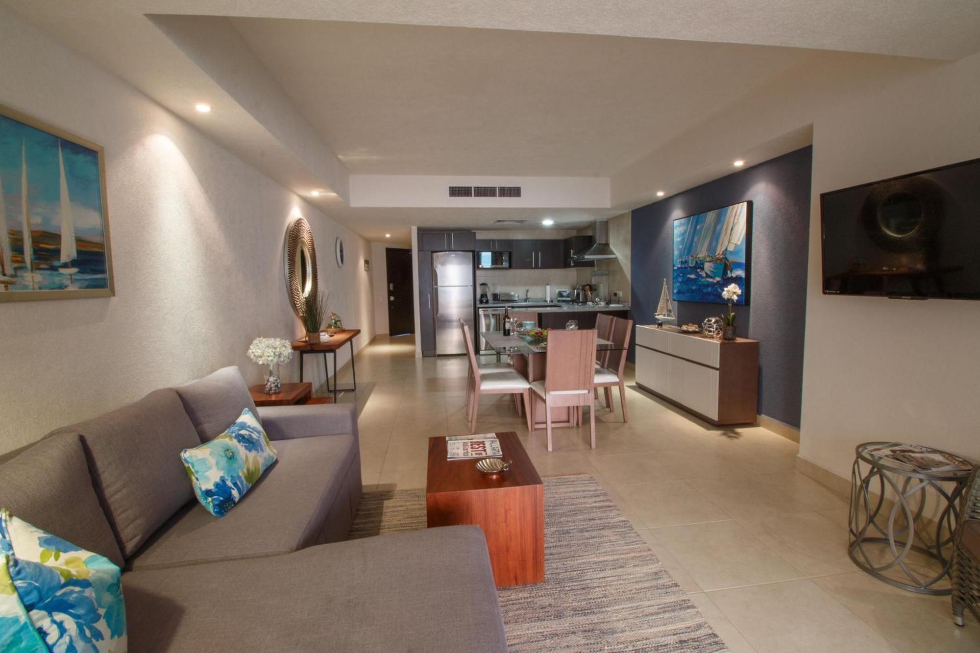 Beachfront 1br W/ Balcony & Resort-style Amenities Holiday home