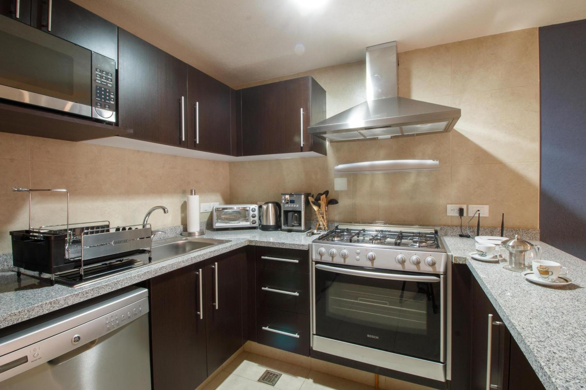 Beachfront 1br W/ Balcony & Resort-style Amenities