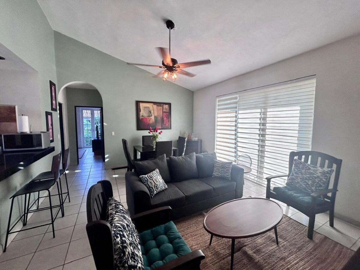 Apartment 2 Bedroom Treetop *