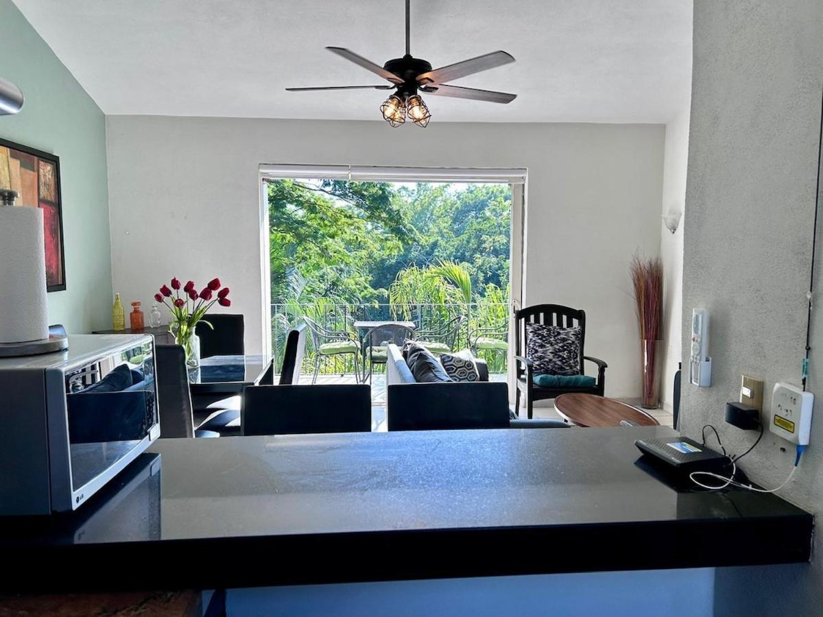 2 Bedroom Treetop Apartment *