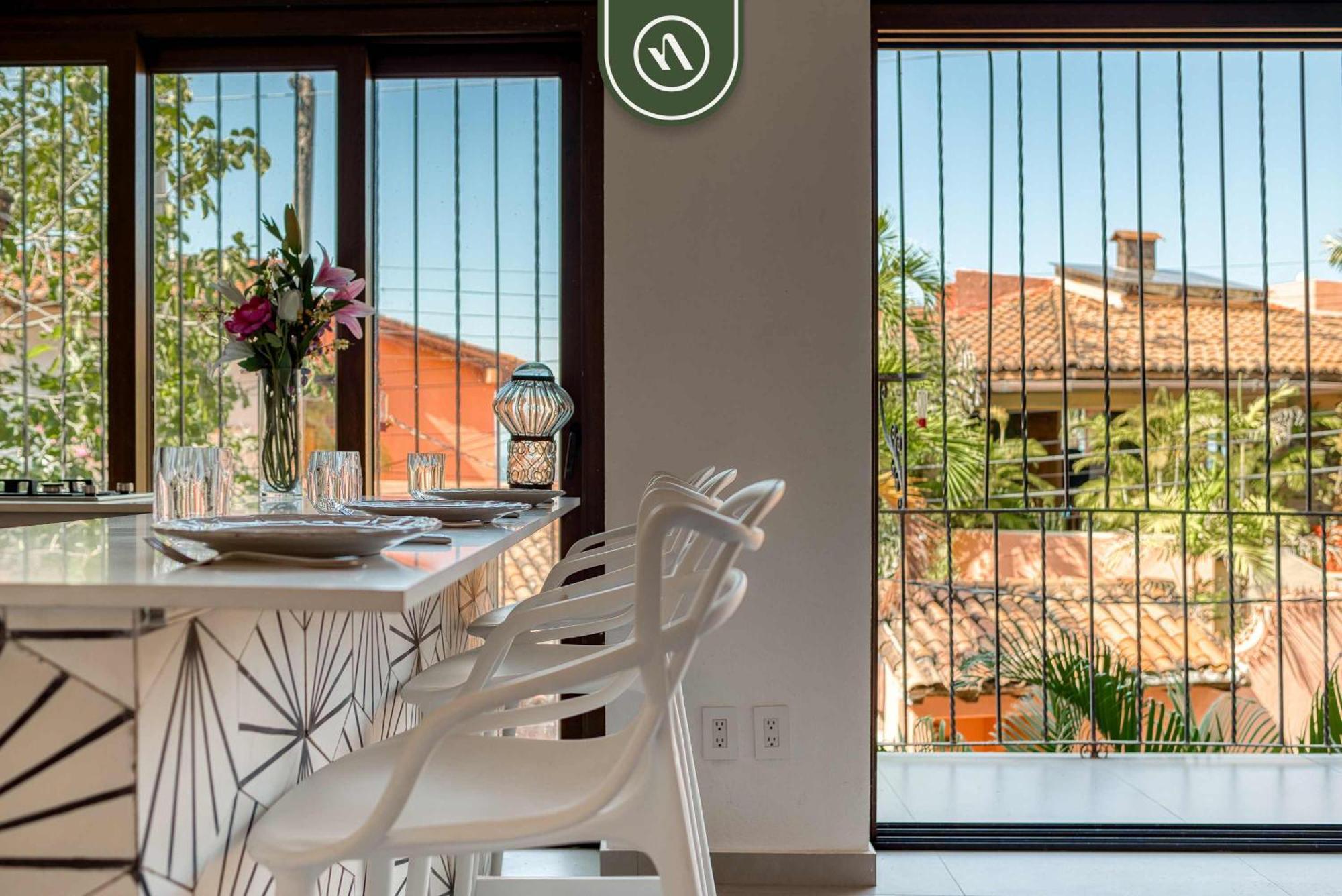 1 Bedroom Mountain Retreat - 5 Min To Beach - Pool Apartment