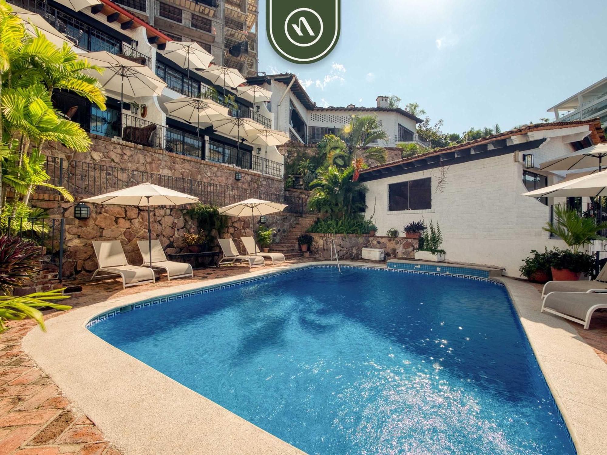 Apartment 1 Bedroom Mountain Retreat - 5 Min To Beach - Pool *
