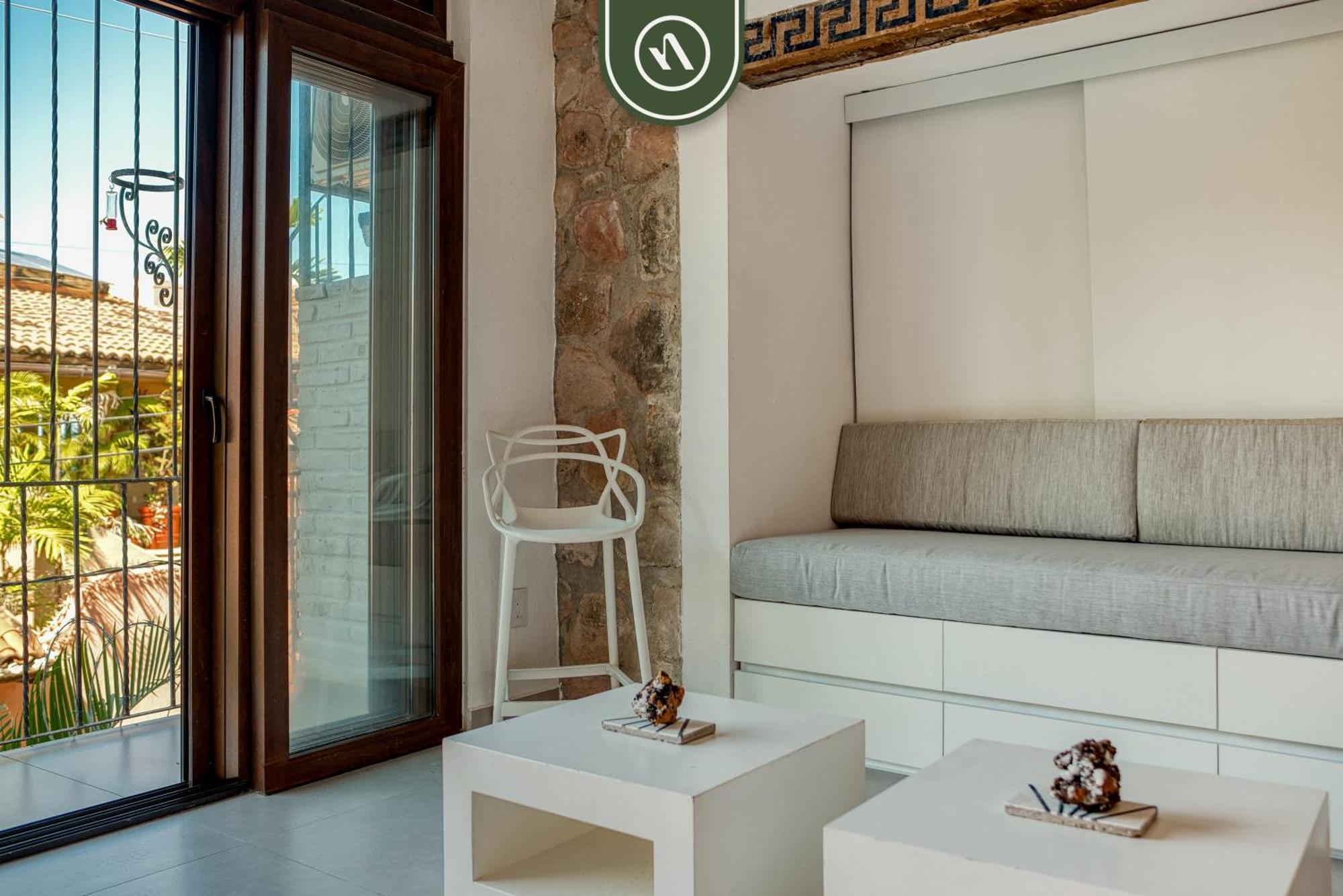 1 Bedroom Mountain Retreat - 5 Min To Beach - Pool *