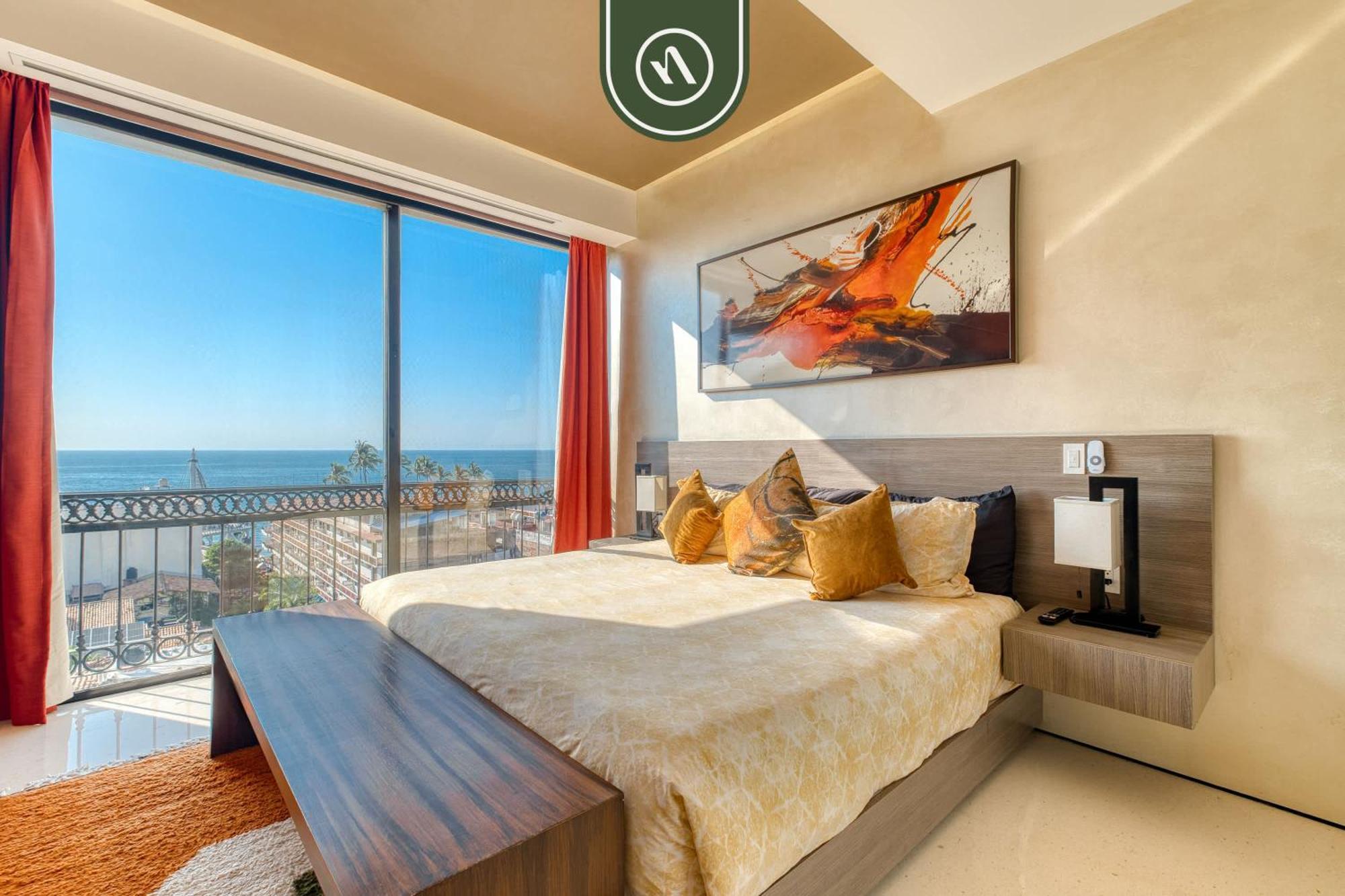 Amazing With Rooftop Pool *