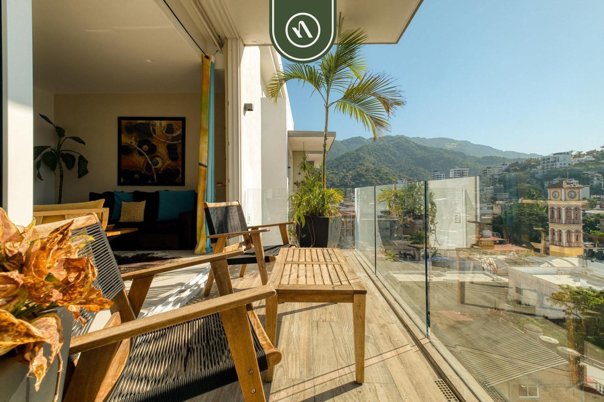 Amazing With Rooftop Pool - Private Balcony Apartment *