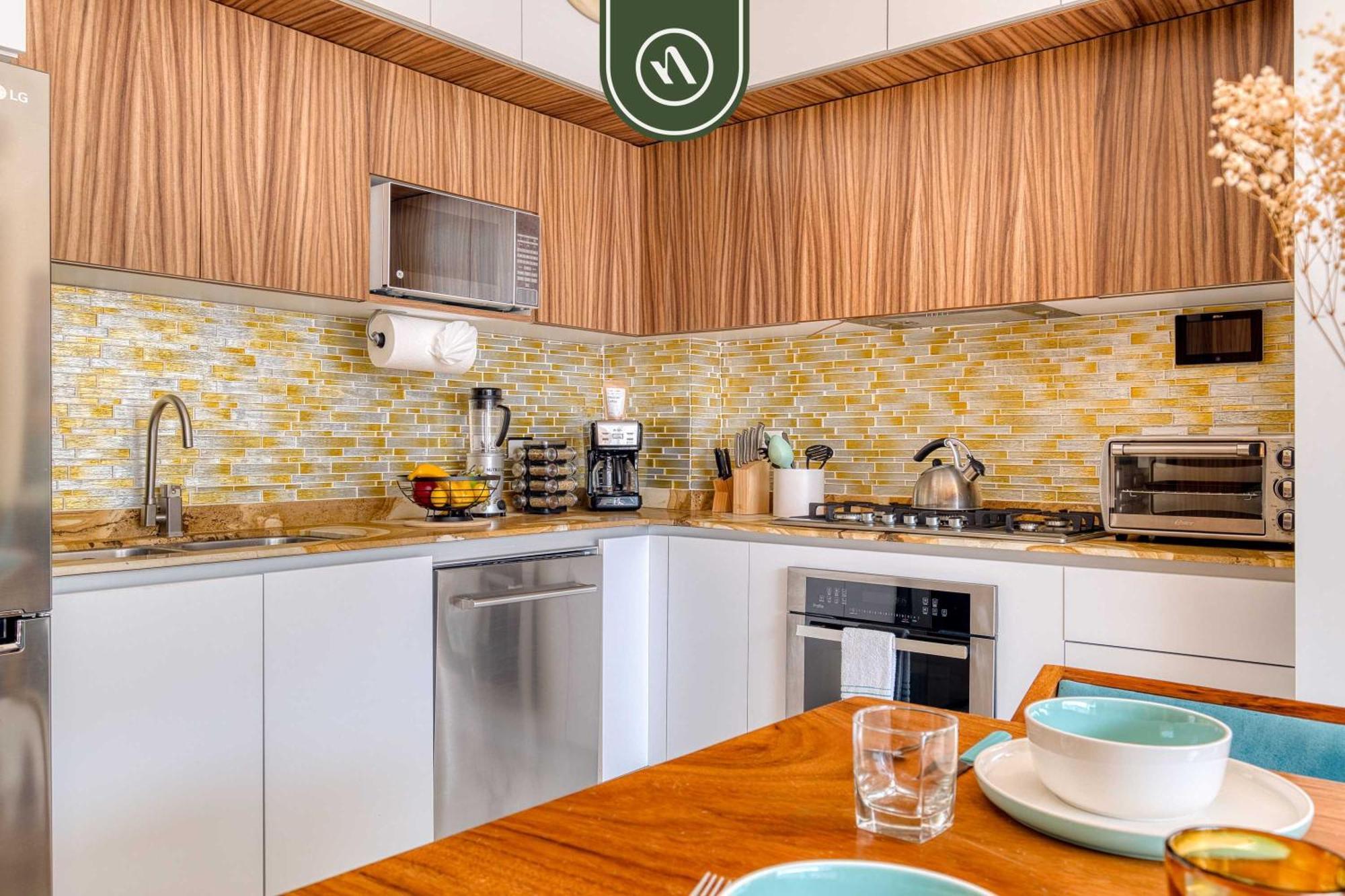 Amazing With Rooftop Pool - Private Balcony Apartment *