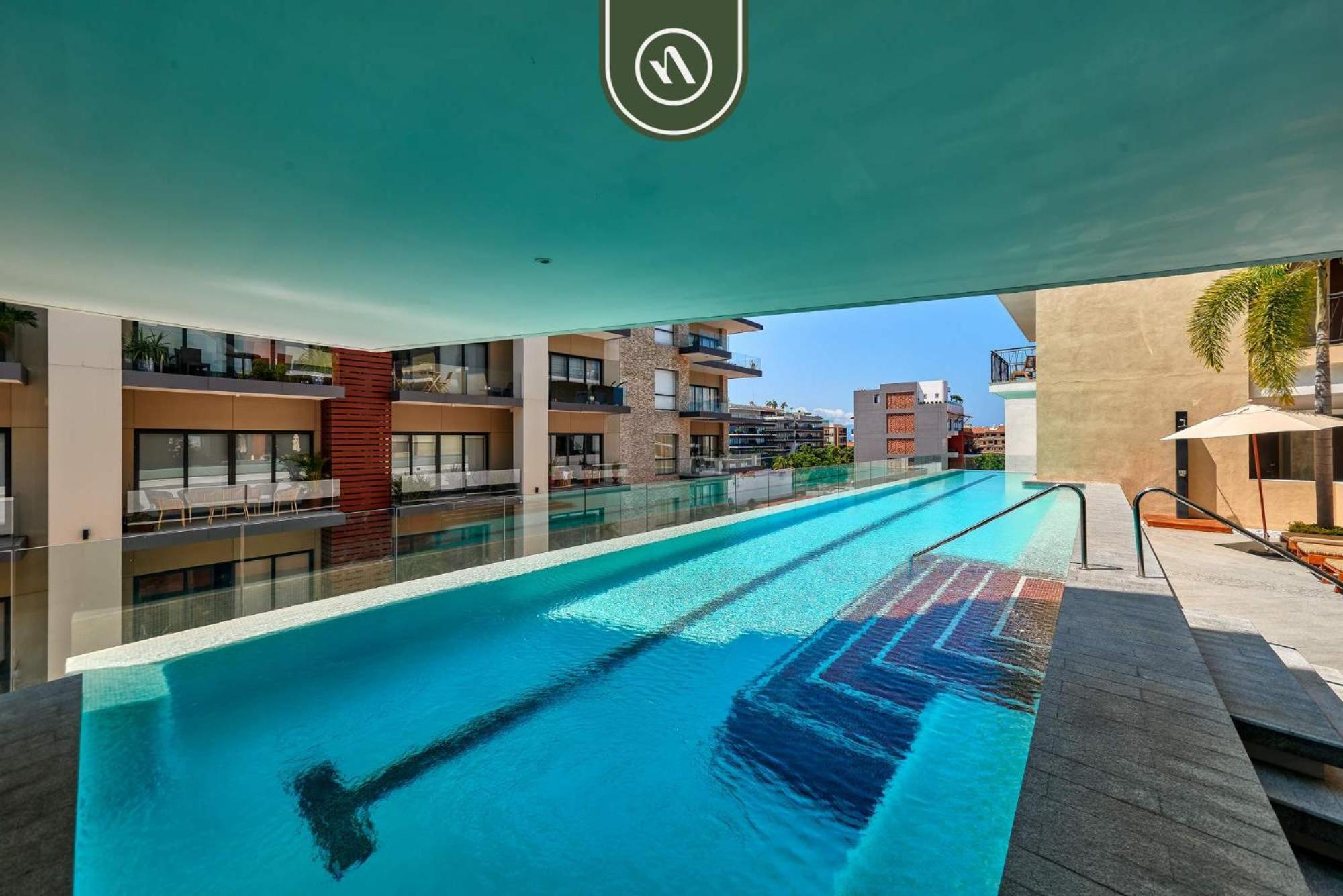 Great 2br With Rooftop Pool - Romantic Zone *