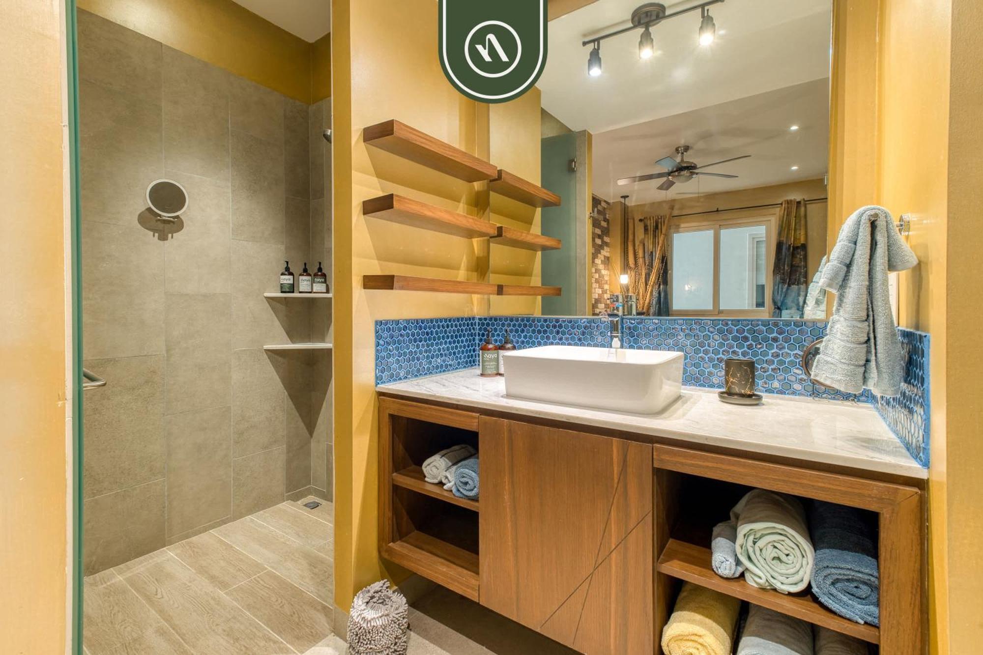 Great 2br With Rooftop Pool - Romantic Zone *