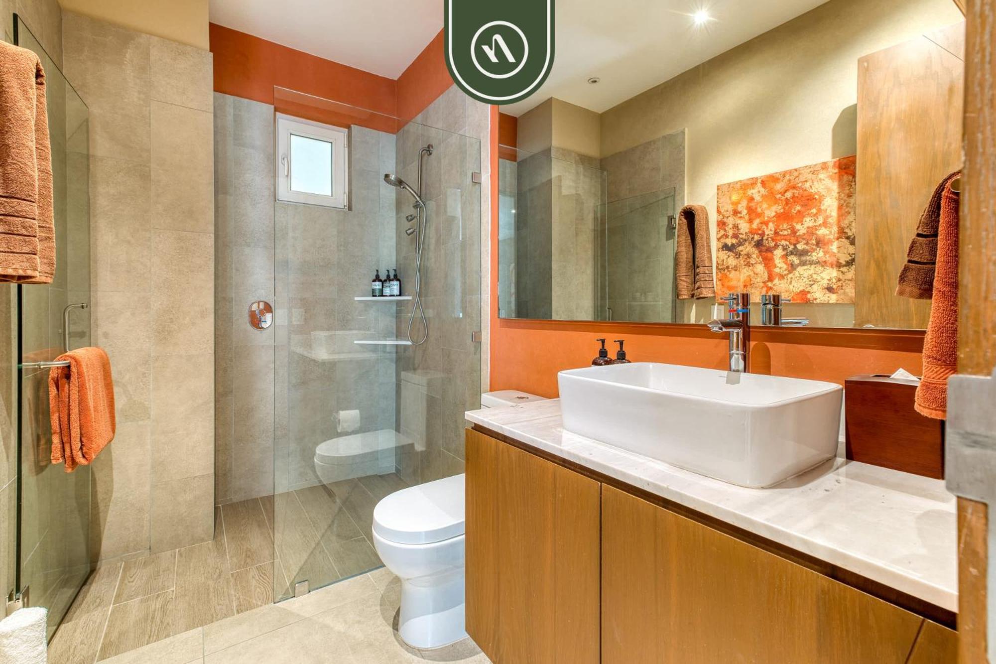 Great 2br With Rooftop Pool - Romantic Zone Apartment *
