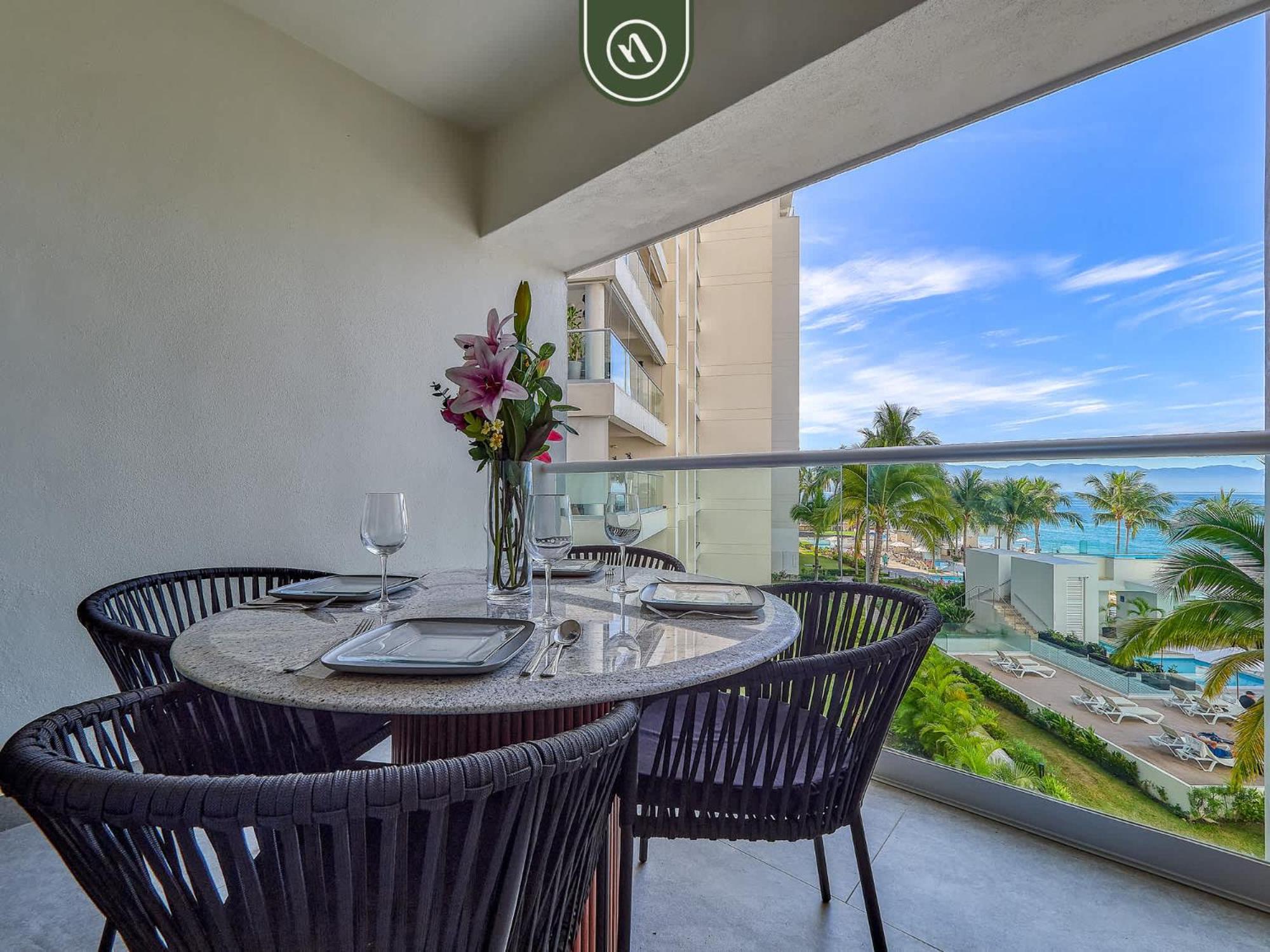 Apartment Stunning Oceanfront - Pools - Club Puerto Vallarta