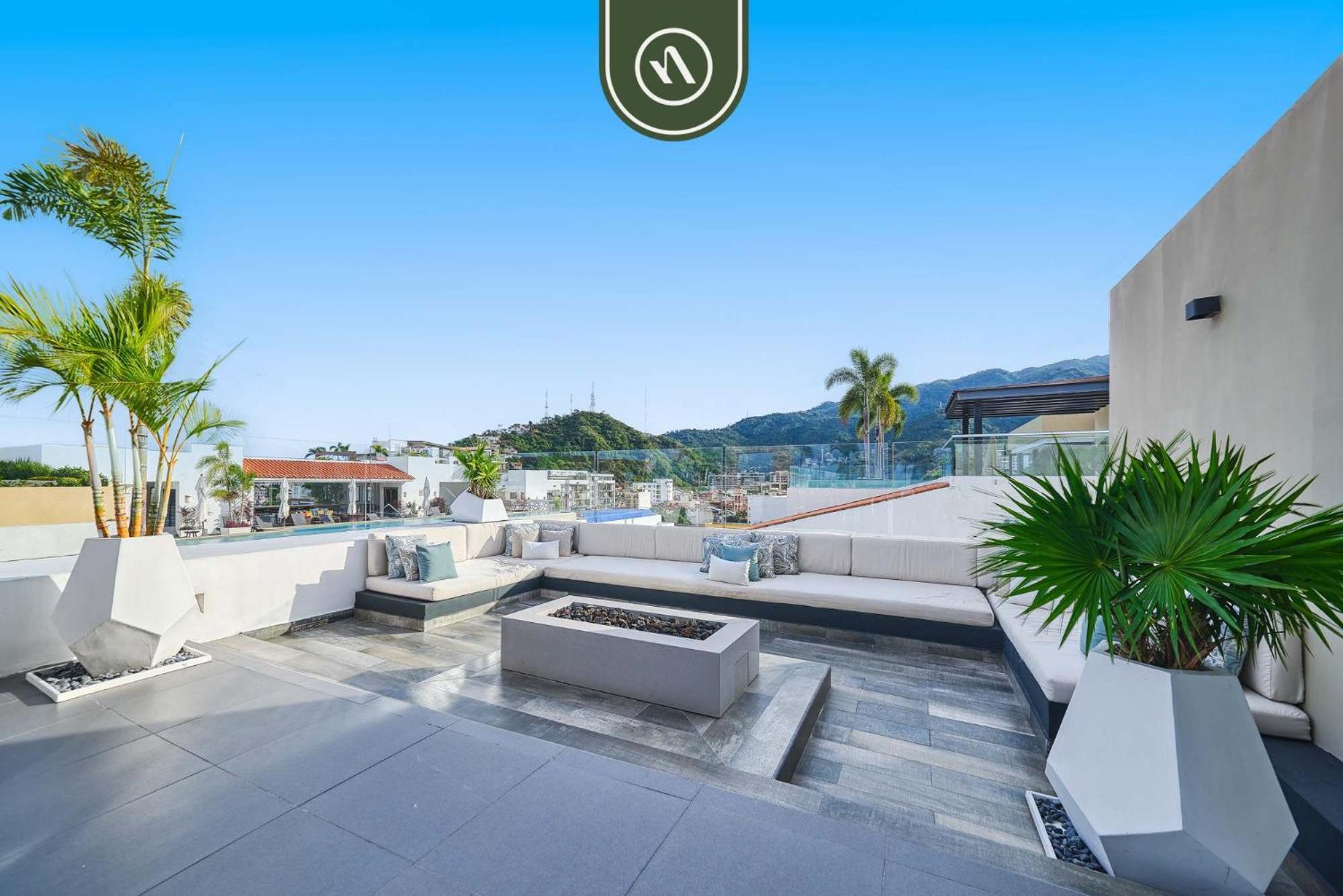 Luxurious 2br In Zona Romantica Pool Gym * Puerto Vallarta