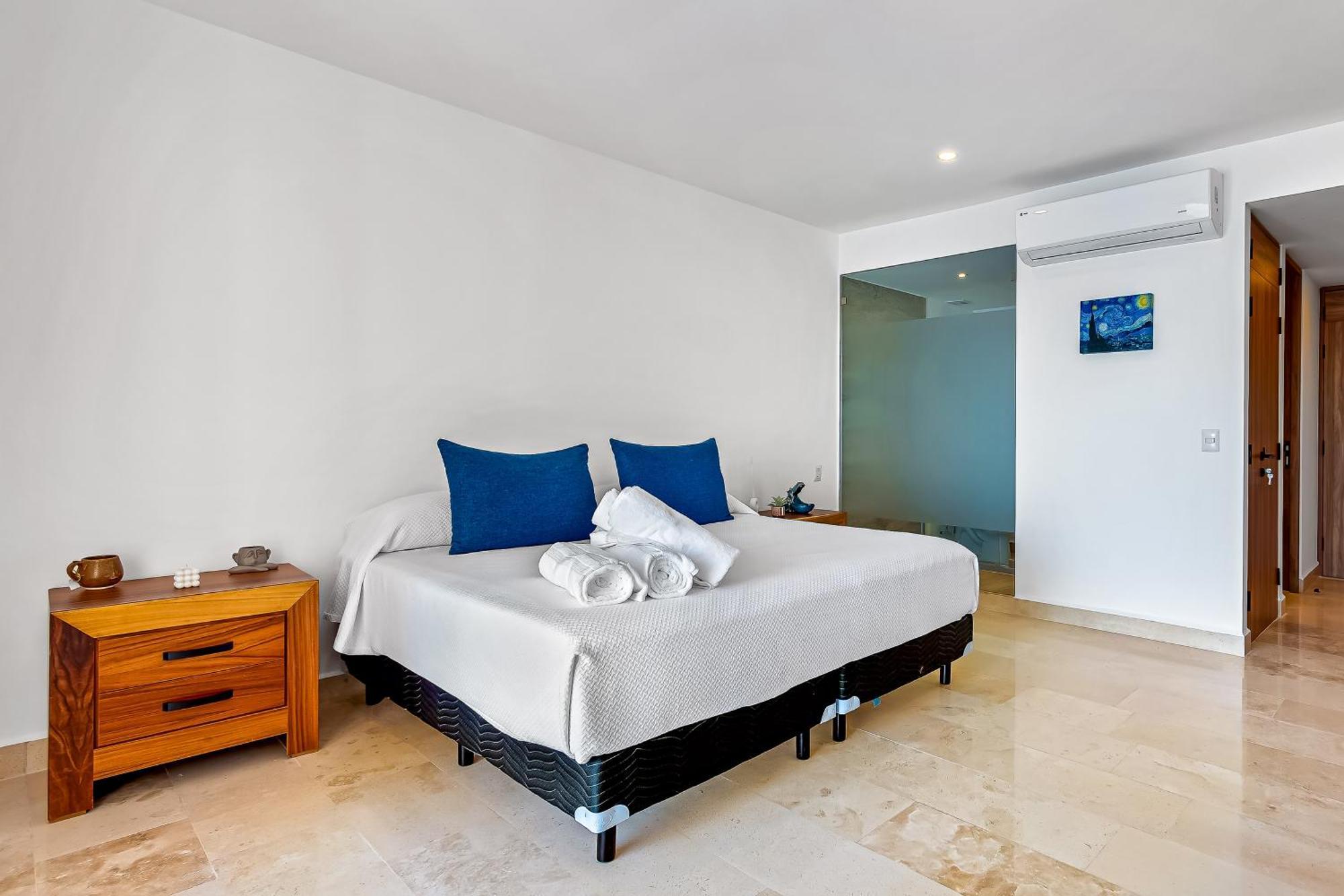 Harbor 171 #711 Hotel *