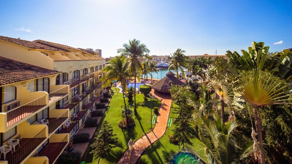 Flamingo Vallarta & Marina Hotel 4*