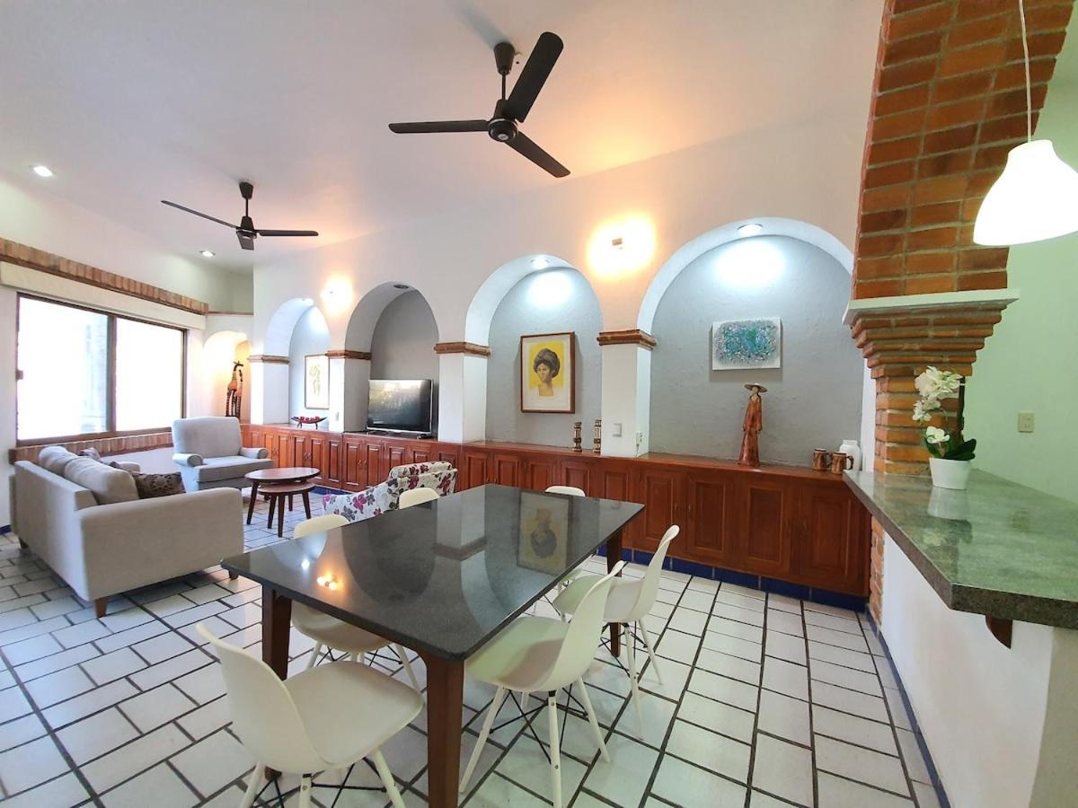 Apartment Cozy & Bright Near The And Close Walk To Malecon