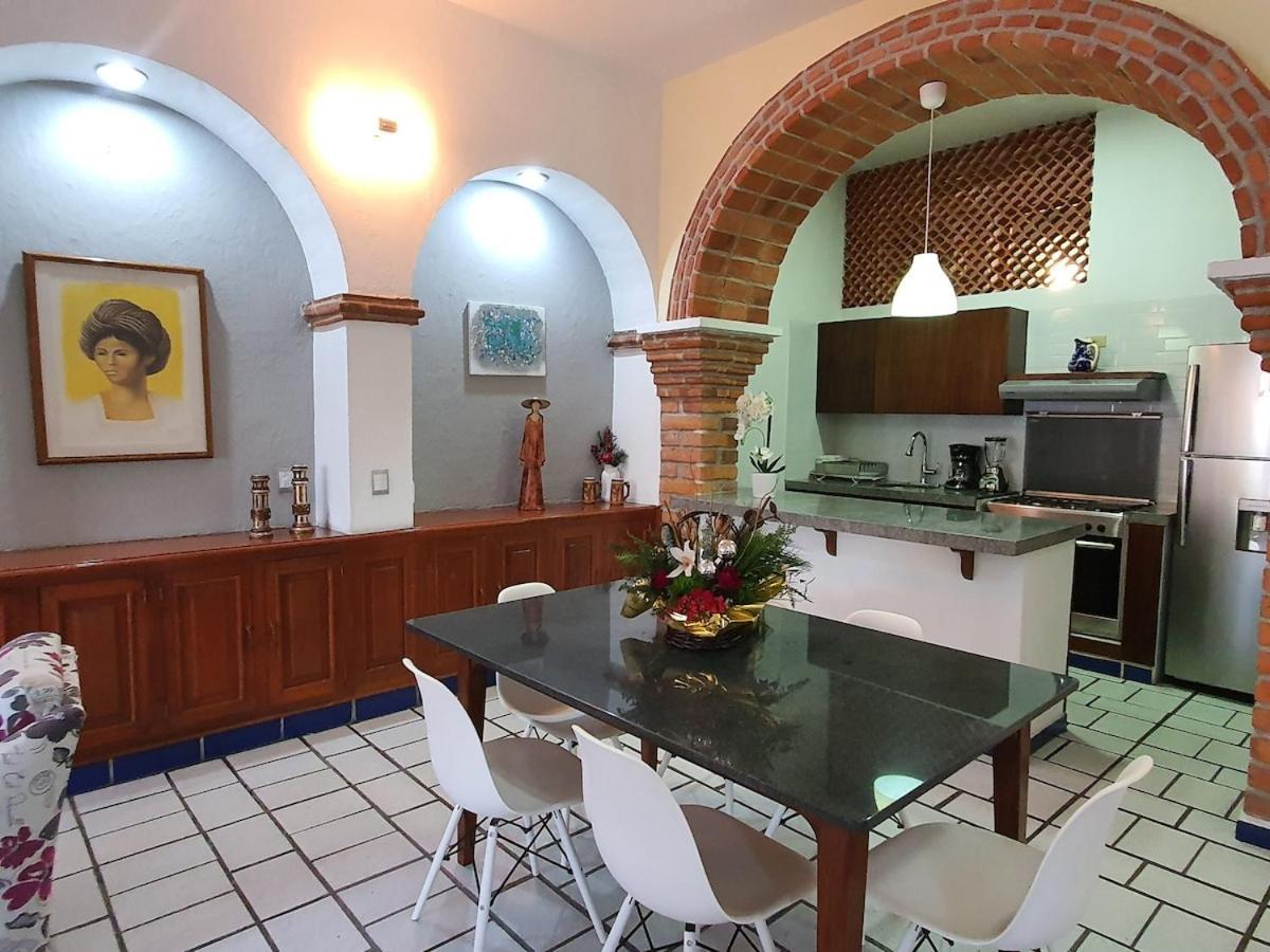 Cozy & Bright Near The And Close Walk To Malecon Apartment *