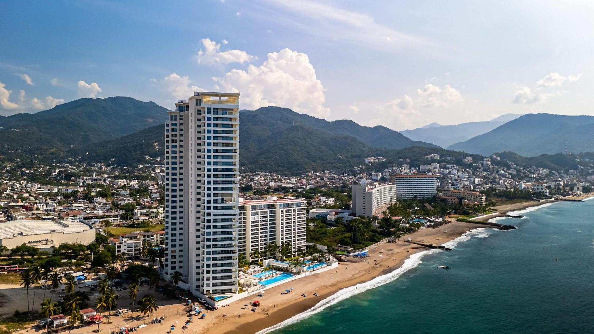 Apartment Stunning Beachfront - Sea Views & Pools