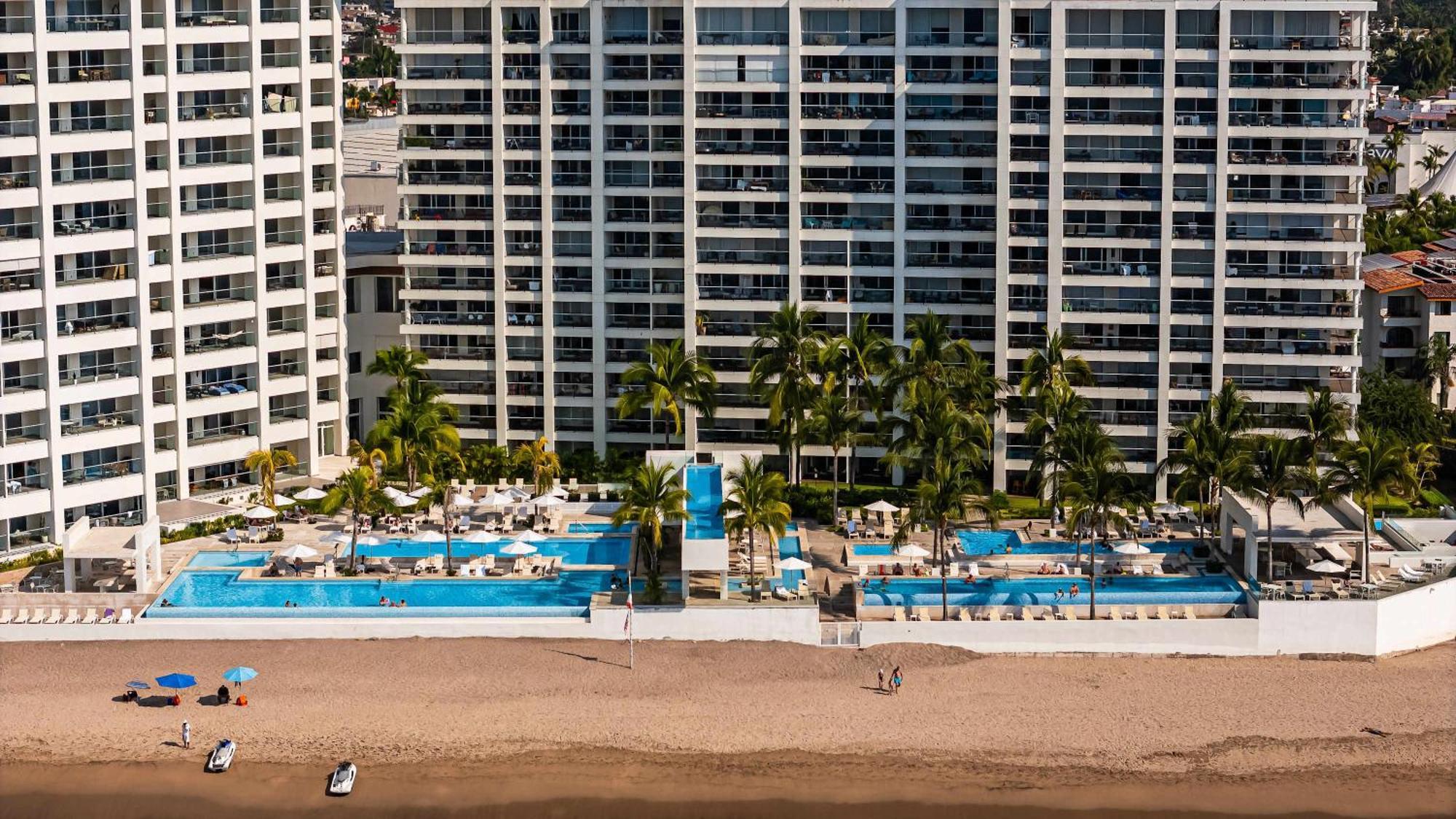 Stunning Beachfront - Sea Views & Pools Apartment Puerto Vallarta