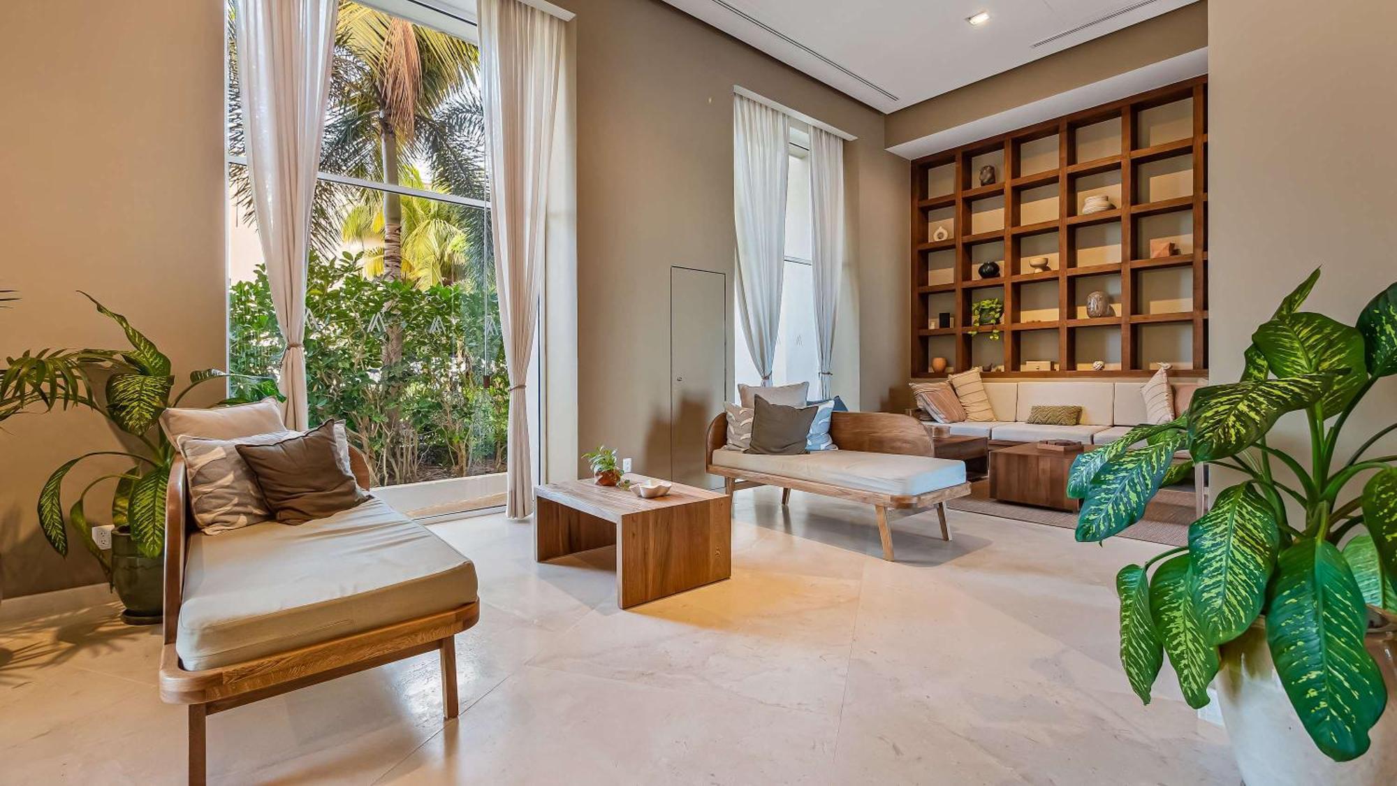 Stunning Beachfront - Sea Views & Pools *