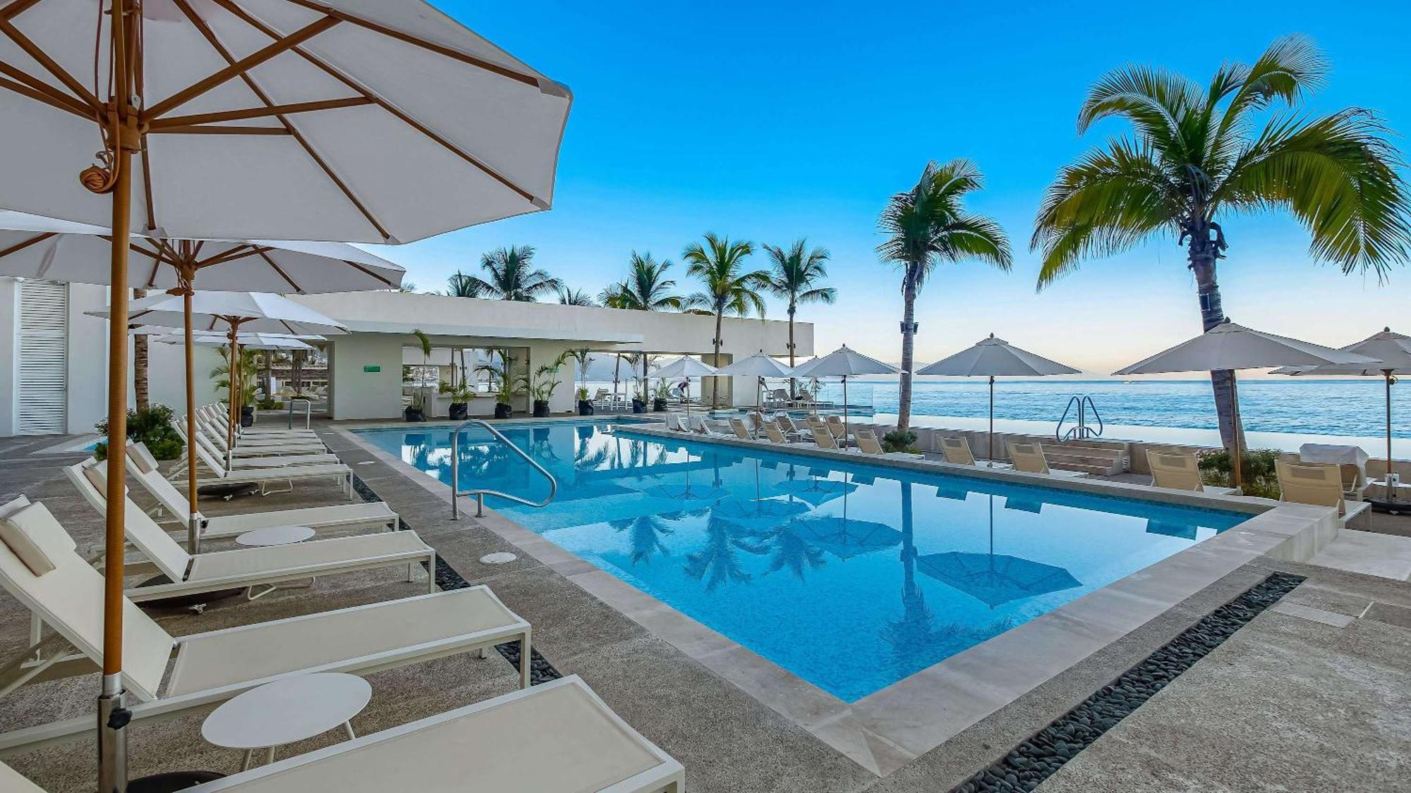 Stunning Beachfront - Sea Views & Pools Puerto Vallarta