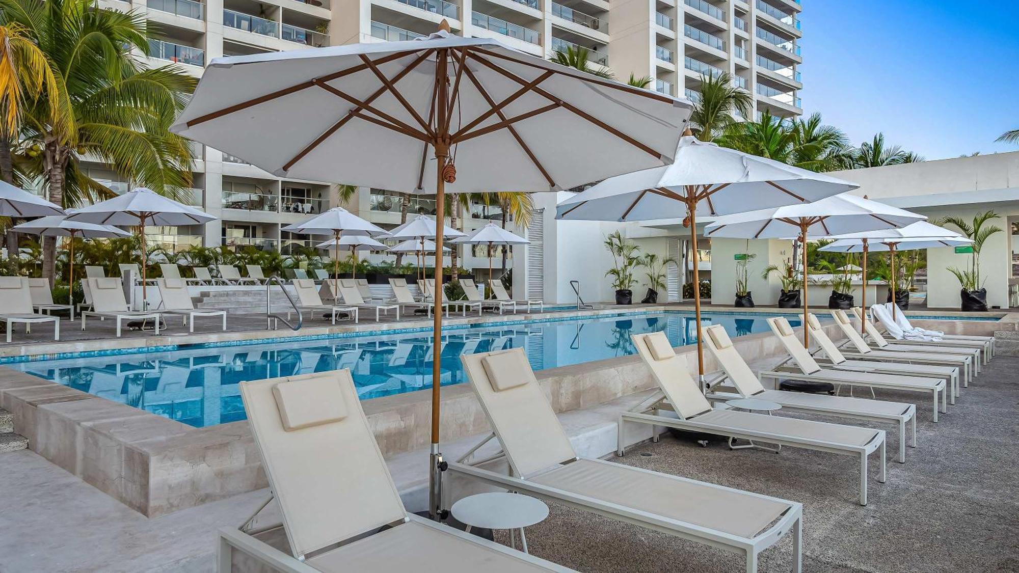 Apartment Stunning Beachfront - Sea Views & Pools *