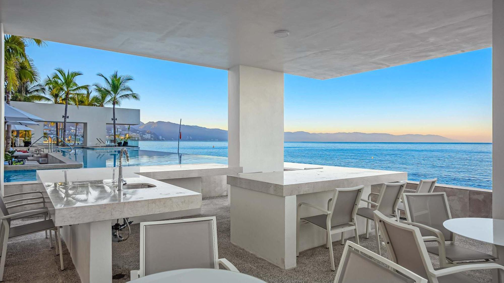 Apartment Stunning Beachfront - Sea Views & Pools Puerto Vallarta