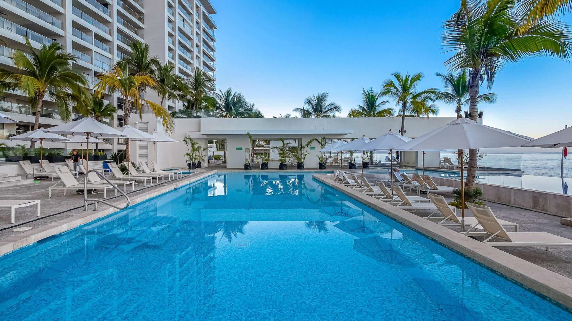 Apartment Stunning Beachfront - Sea Views & Pools