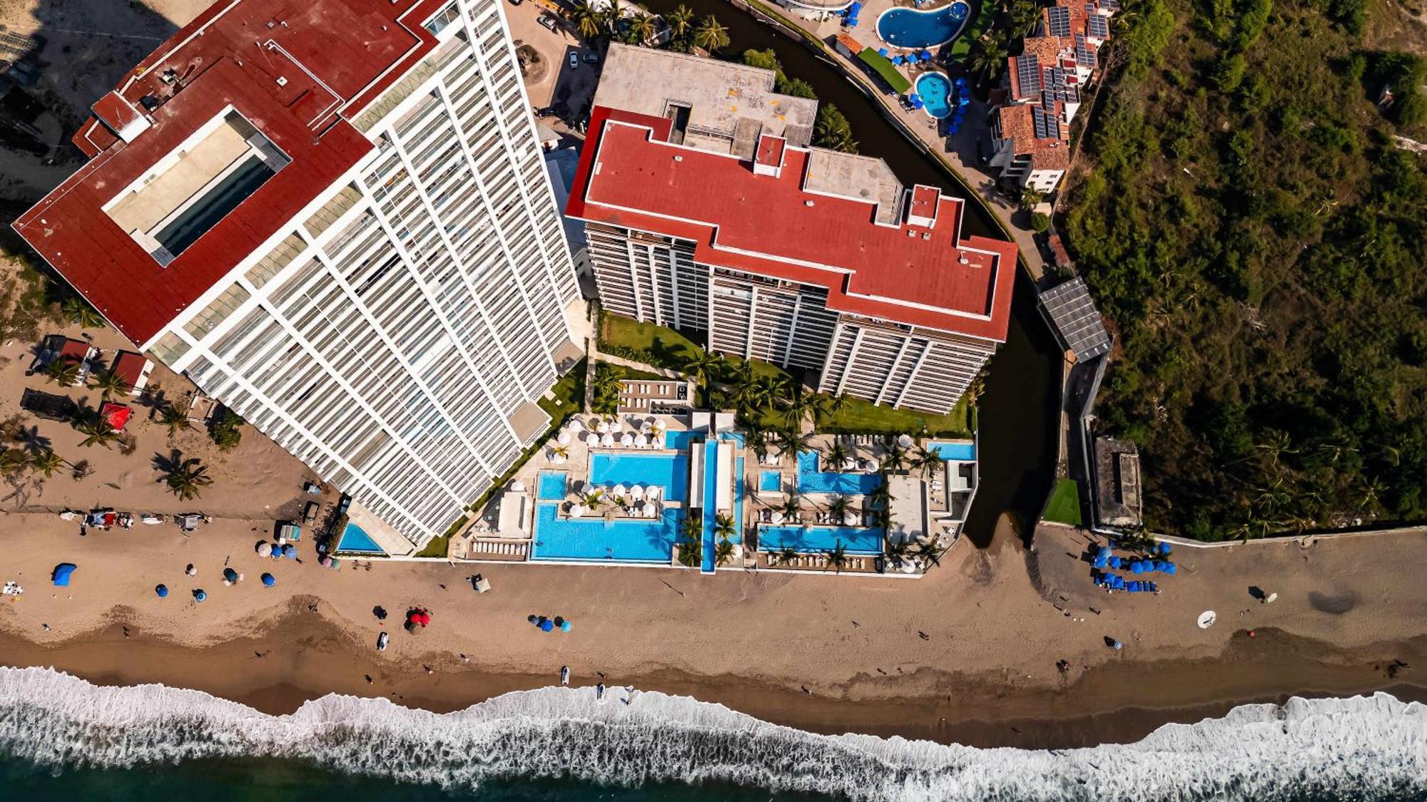 Apartment Stunning Beachfront - Sea Views & Pools *