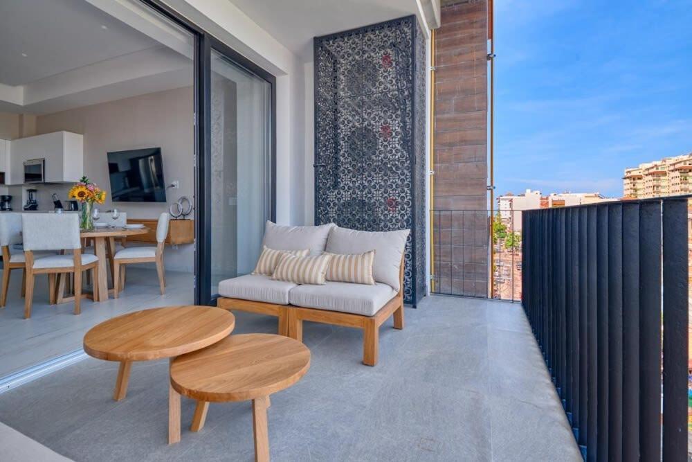 Amazing 2br With Private Balcony - Rooftop Pool Apartment