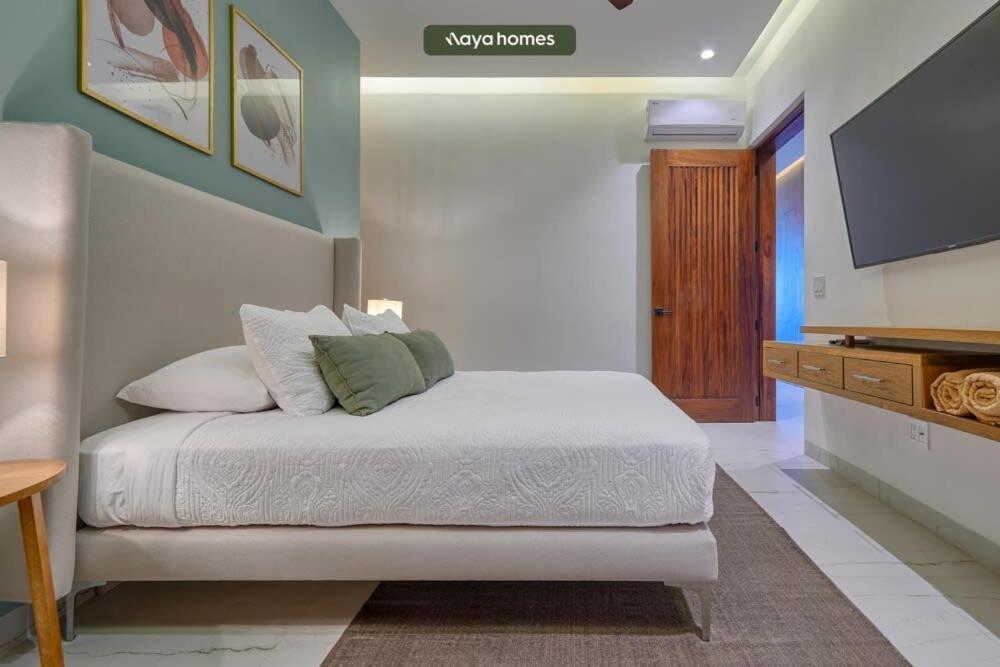 Amazing 2br With Private Balcony - Rooftop Pool Apartment *