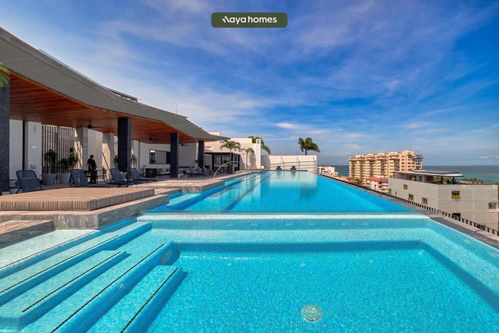 Amazing 2br With Private Balcony - Rooftop Pool Apartment *