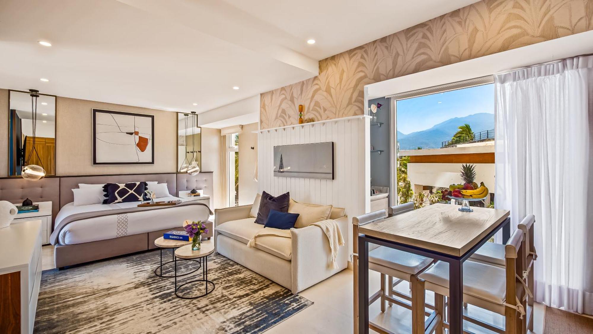 Apartment Stunning Beachfront - Sea Views & Pools