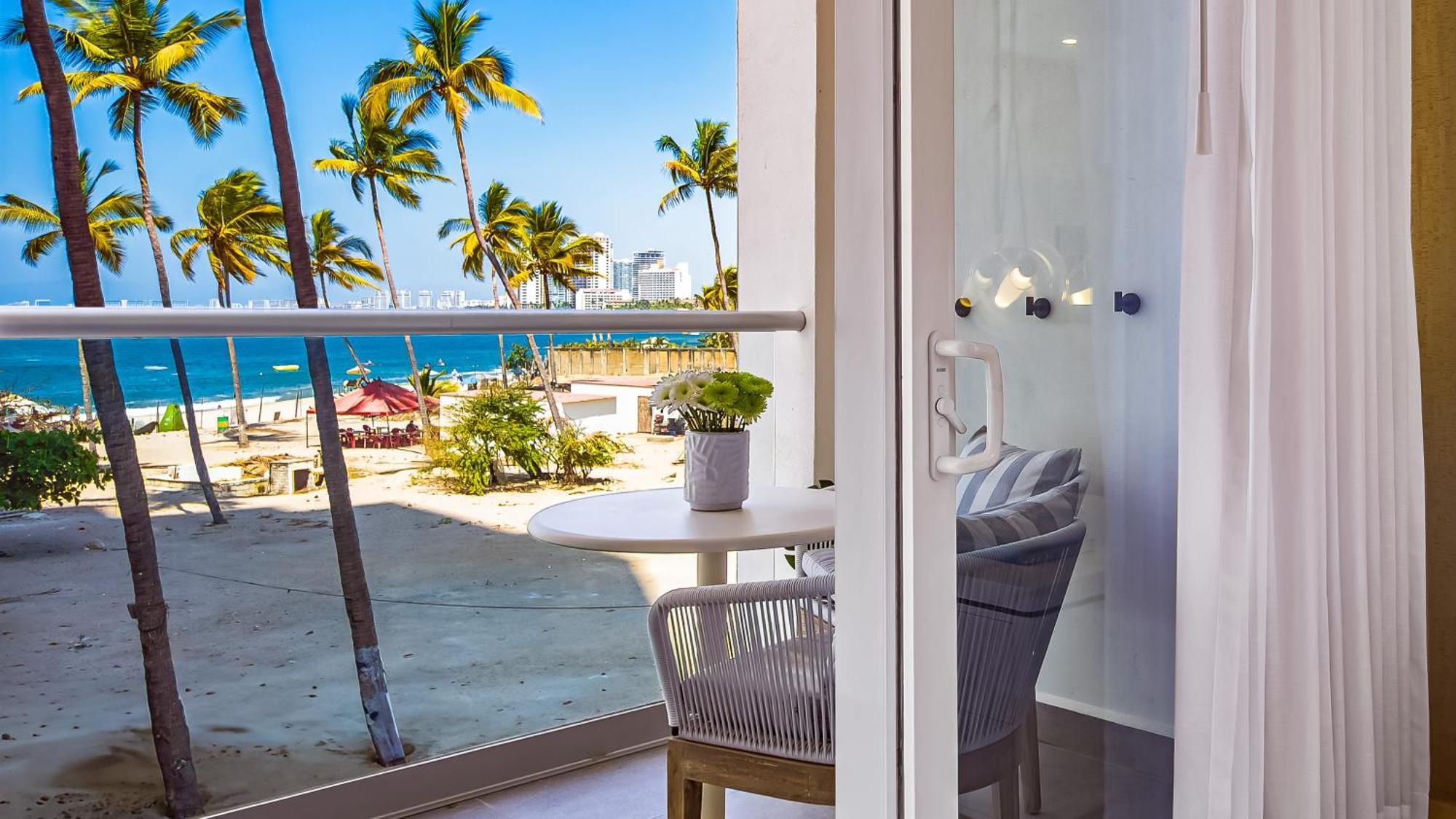 Apartment Stunning Beachfront - Sea Views & Pools