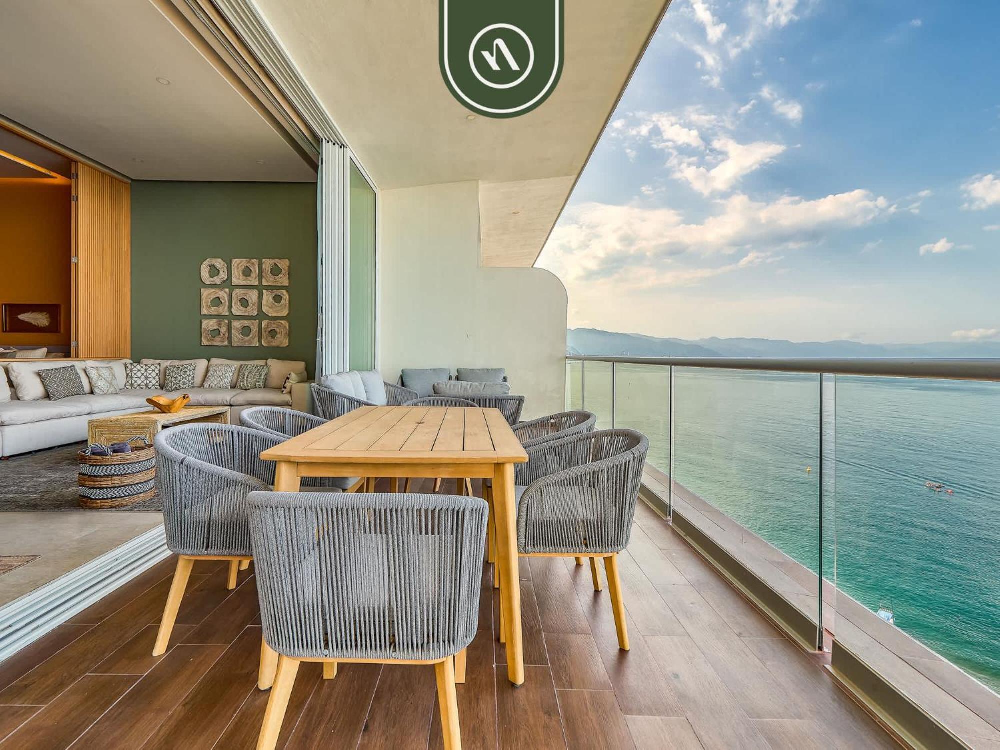 Luxury Oceanfront 3 Bedroom Penthouse - * Puerto Vallarta