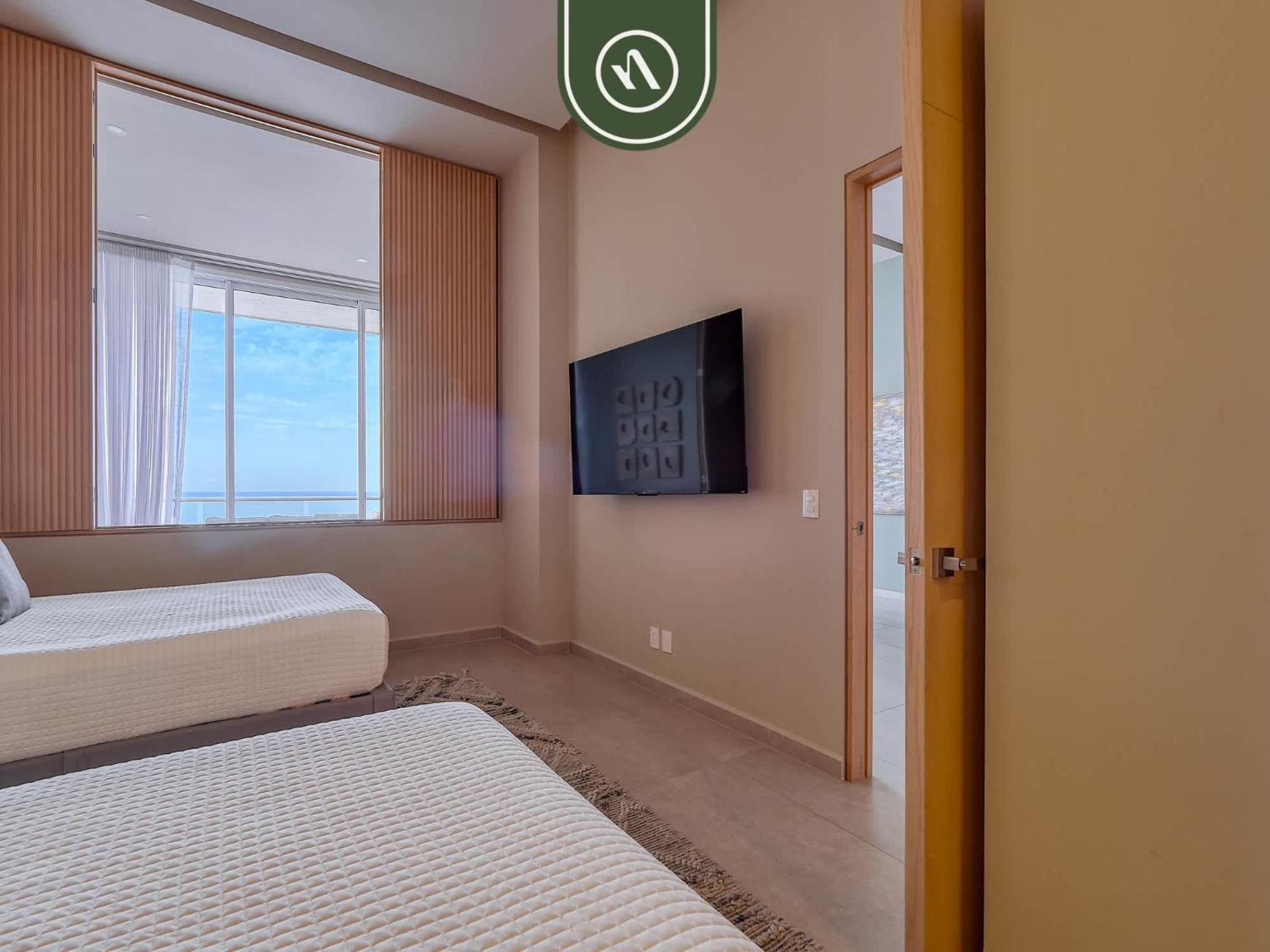 Luxury Oceanfront 3 Bedroom Penthouse - Apartment *