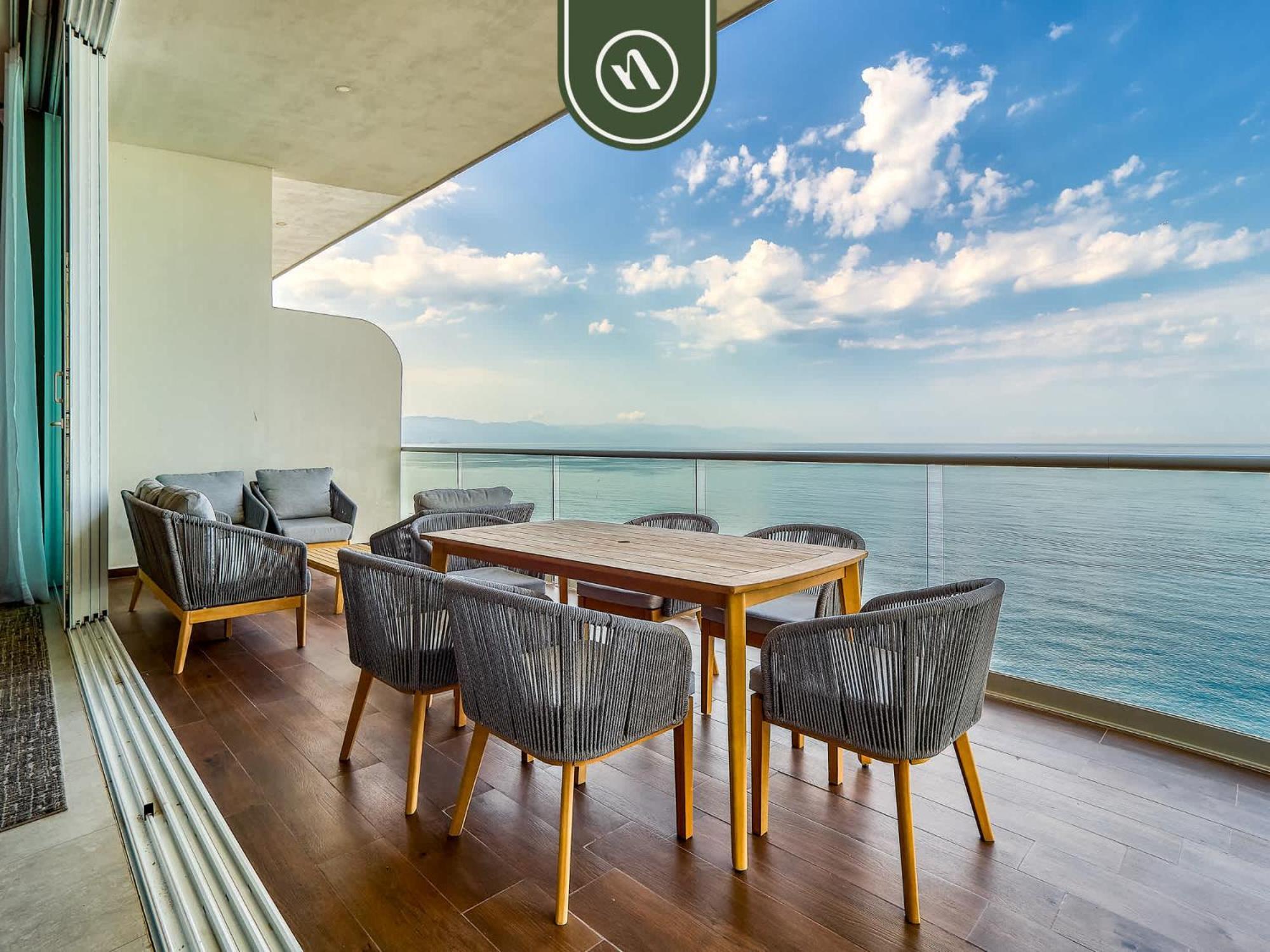 Luxury Oceanfront 3 Bedroom Penthouse - *