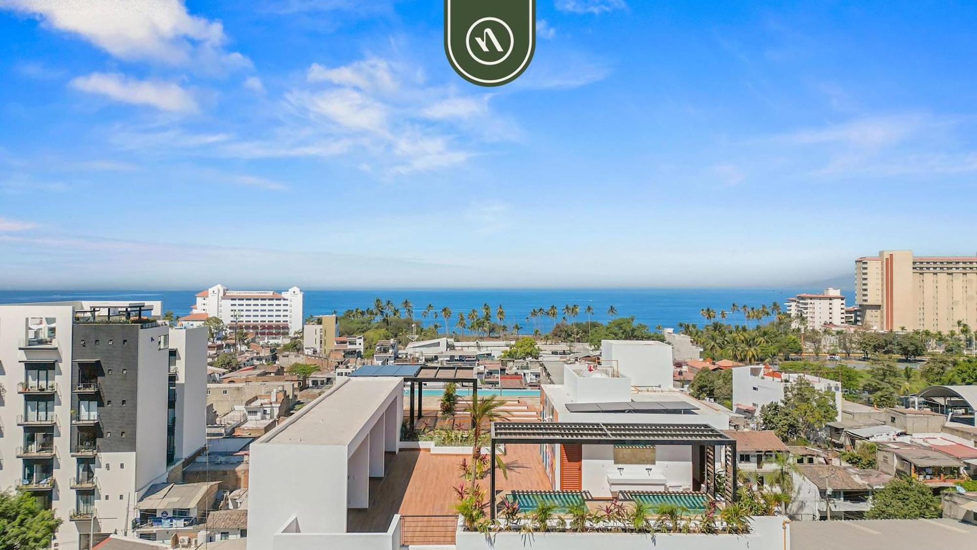 Boho 2 Bedroom - Dowtown - Rooftop Pool - Jacuzzi Apartment *