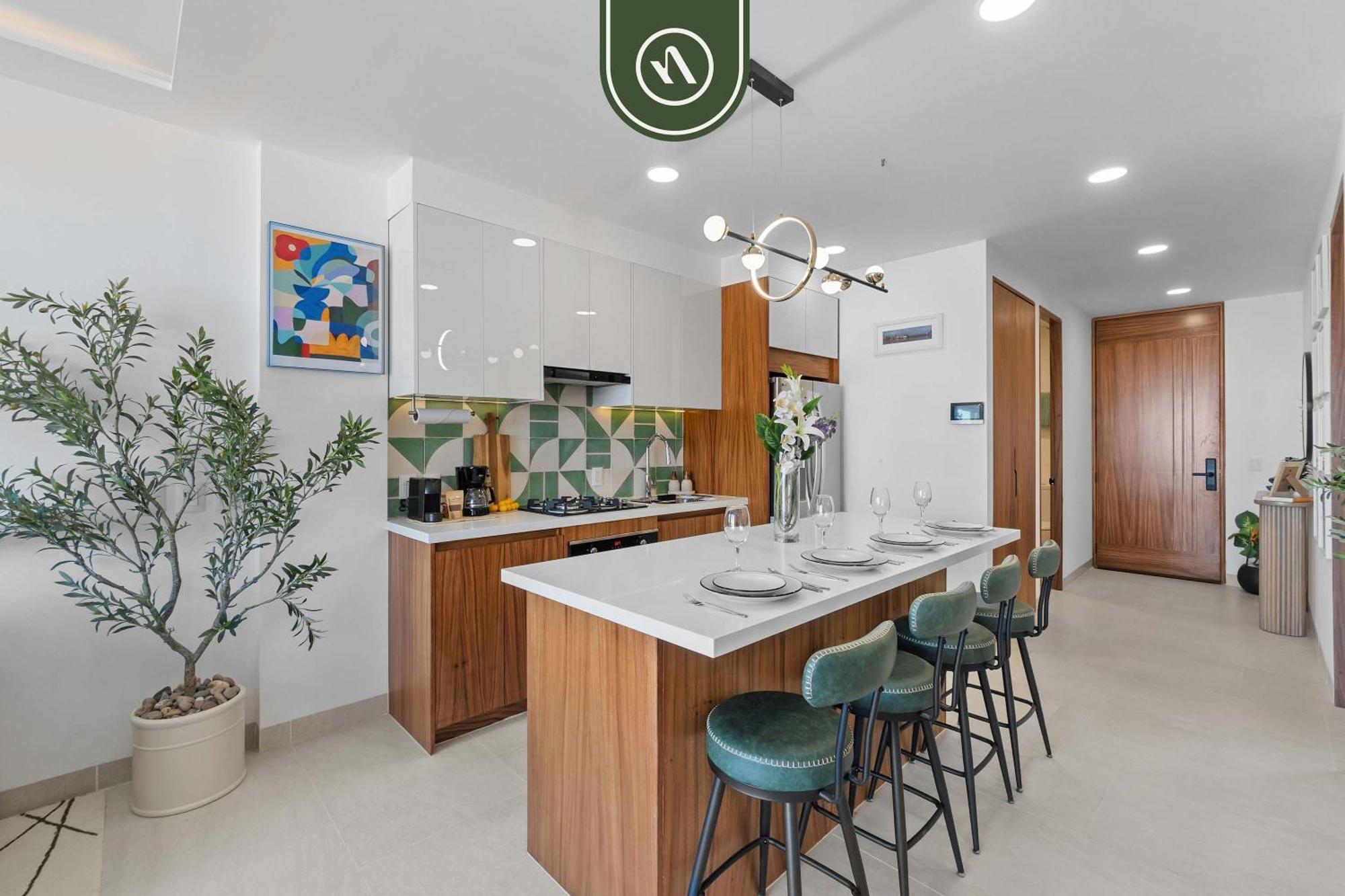 Boho 2 Bedroom - Dowtown - Rooftop Pool - Jacuzzi Apartment *