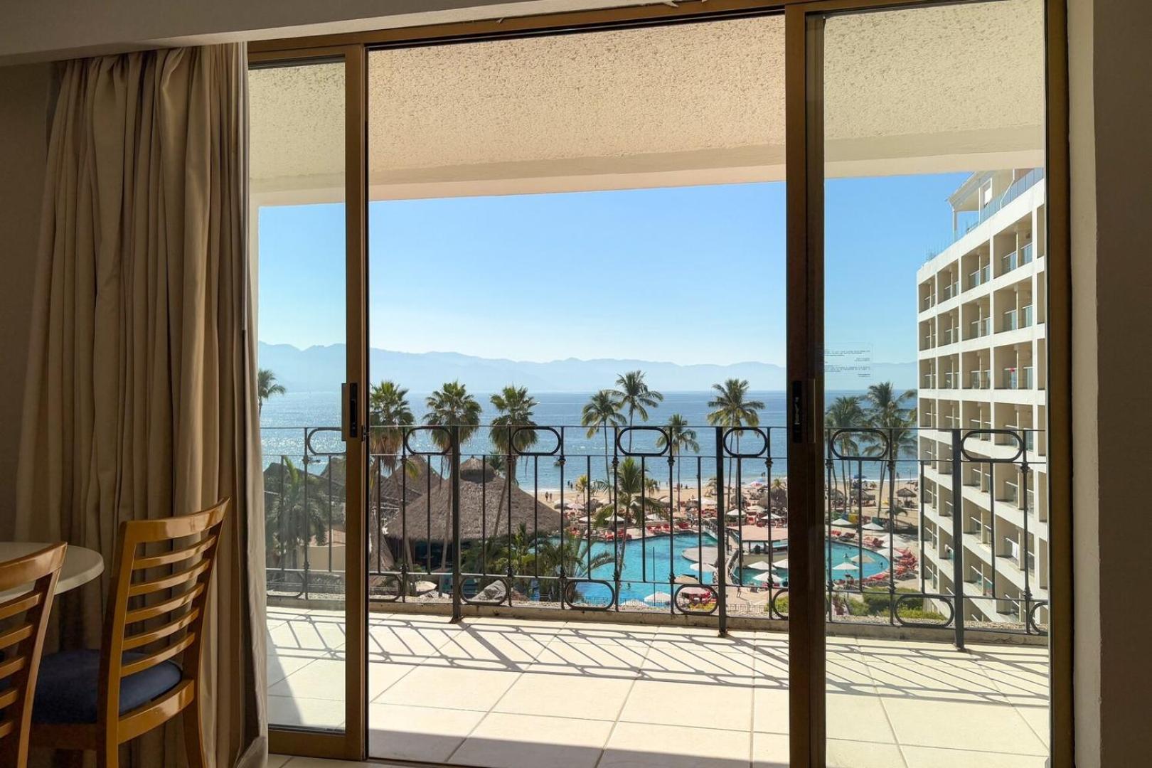 Ocean View & Amenities! Holiday home