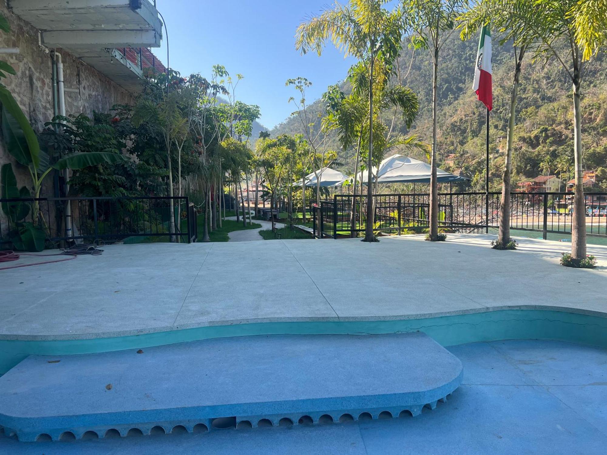 South Shore Luxury Suites,