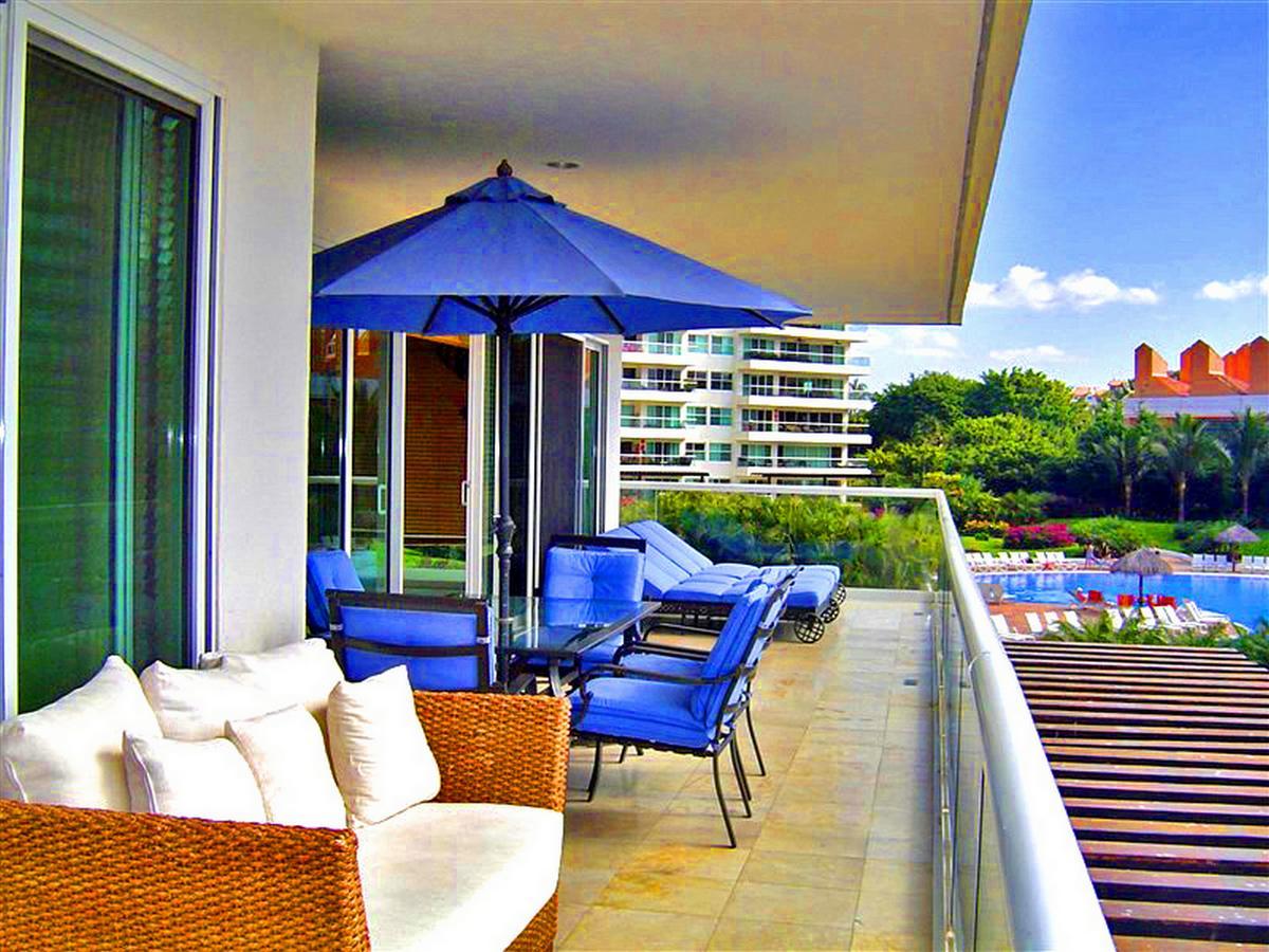 Begona's Unlimited Luxury Aparthotel