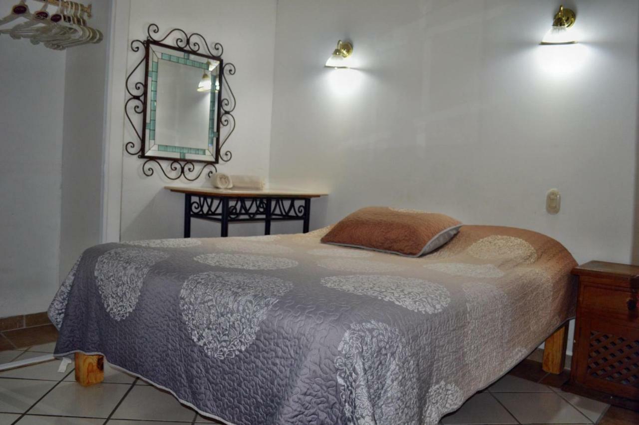 Alexandross Hostel *