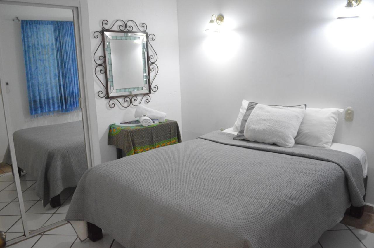 Alexandross Hostel *